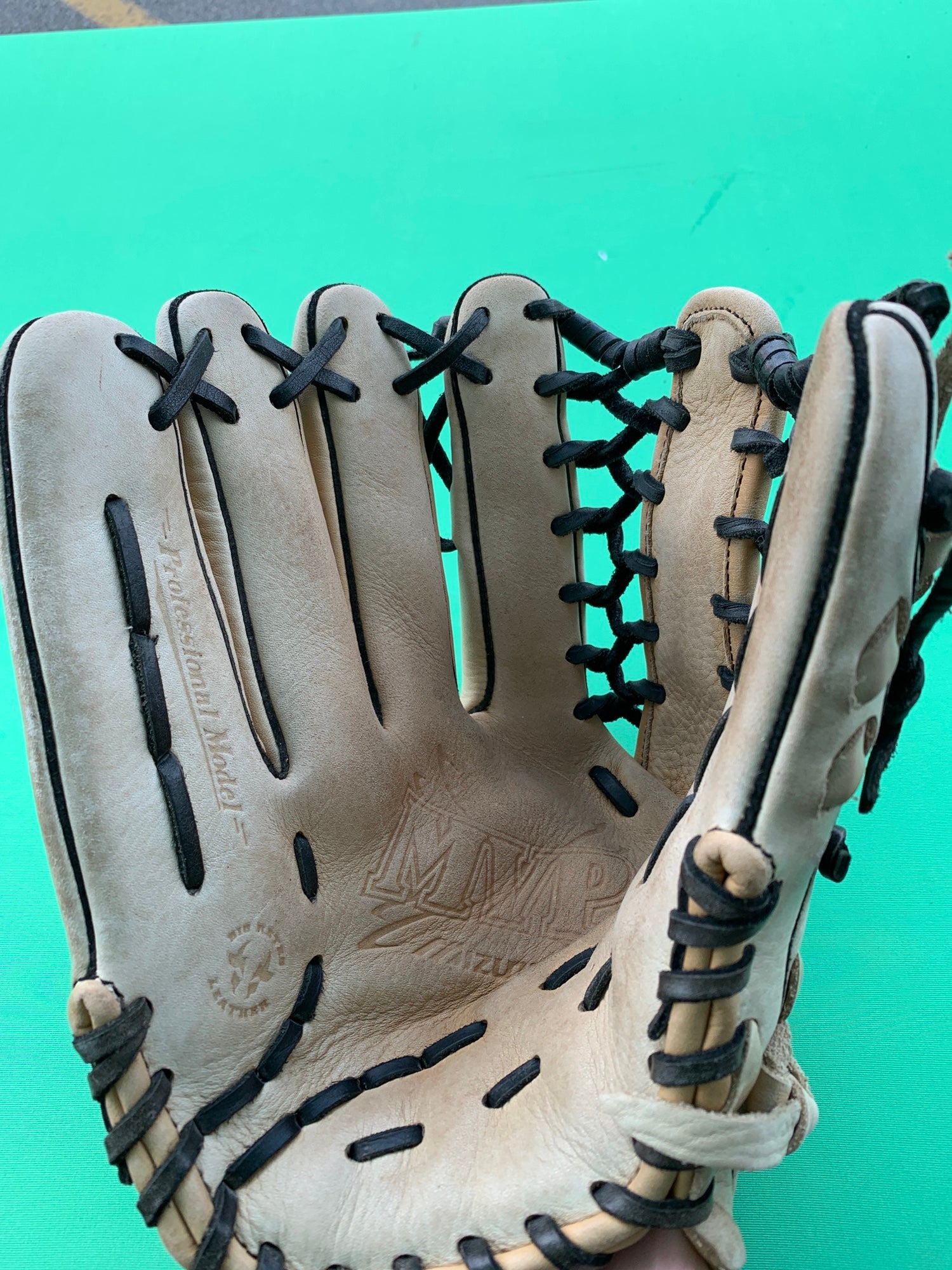 Used Mizuno MVP Left Hand Throw Outfield Baseball Glove 12.75