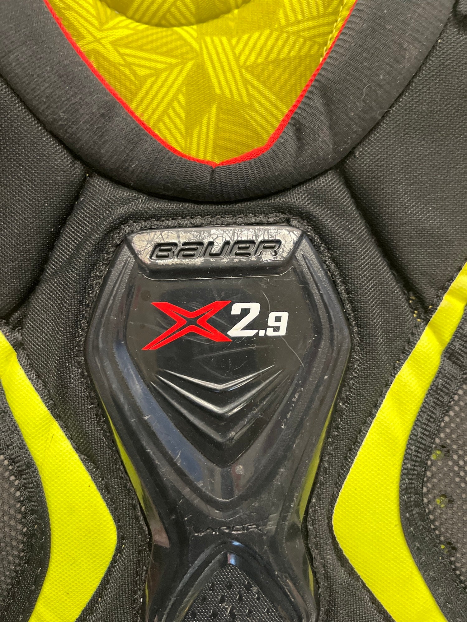 Used Junior Large Bauer Vapor X2.9 Shoulder Pads SidelineSwap