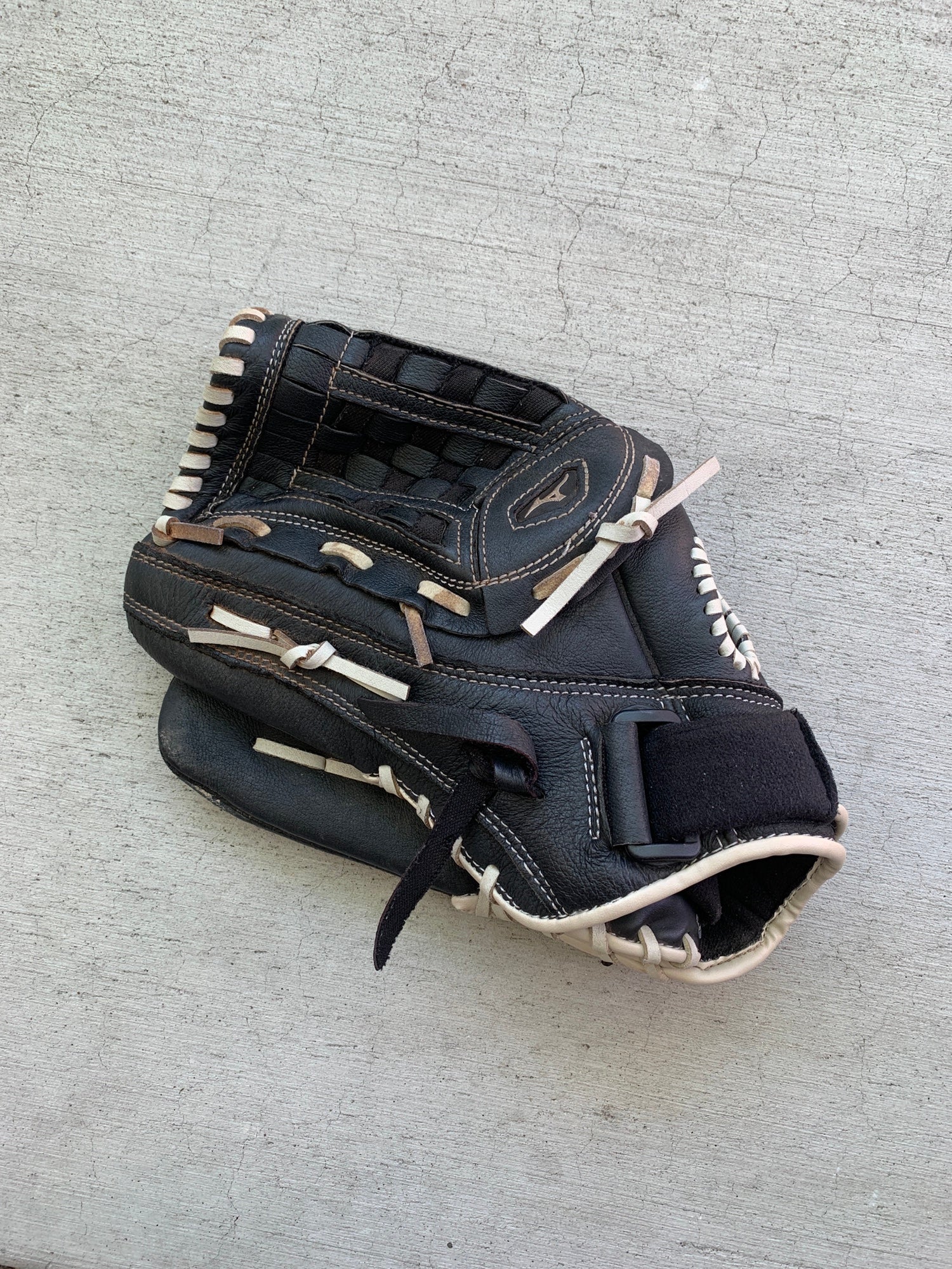 Used Mizuno Professional model Left Hand Throw Outfield Baseball Glove