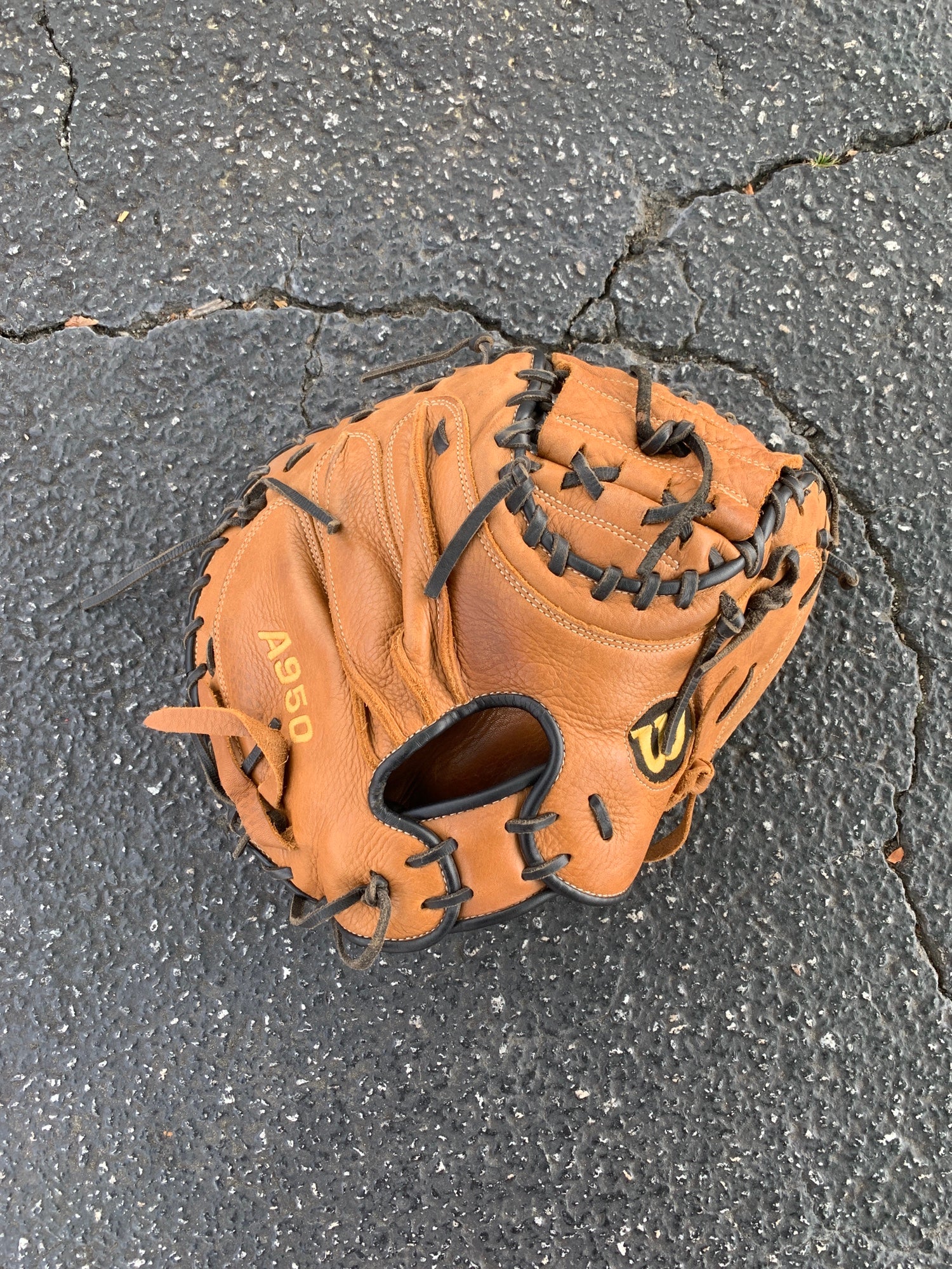 Used Wilson A950 Right Hand Throw Catcher's Glove 34" SidelineSwap