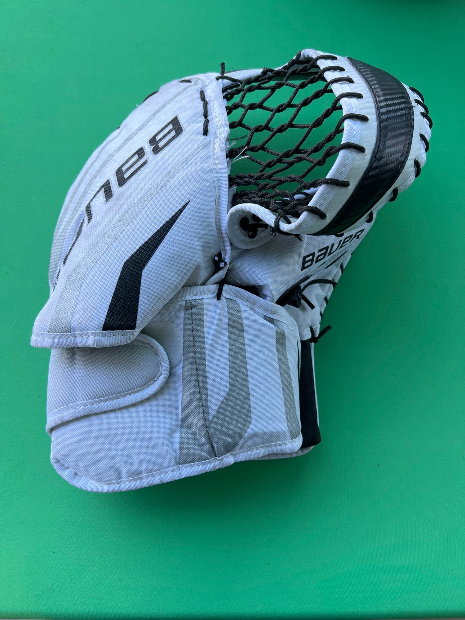 Used Bauer Full Right Goalie Glove SidelineSwap