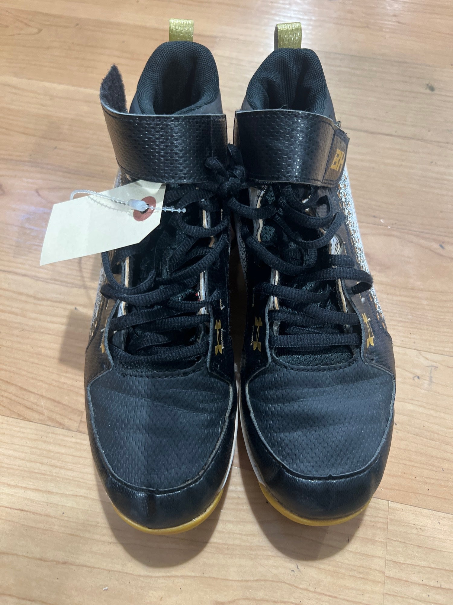 Black Youth Used Molded Under Armour Cleats (Size 6y) SidelineSwap