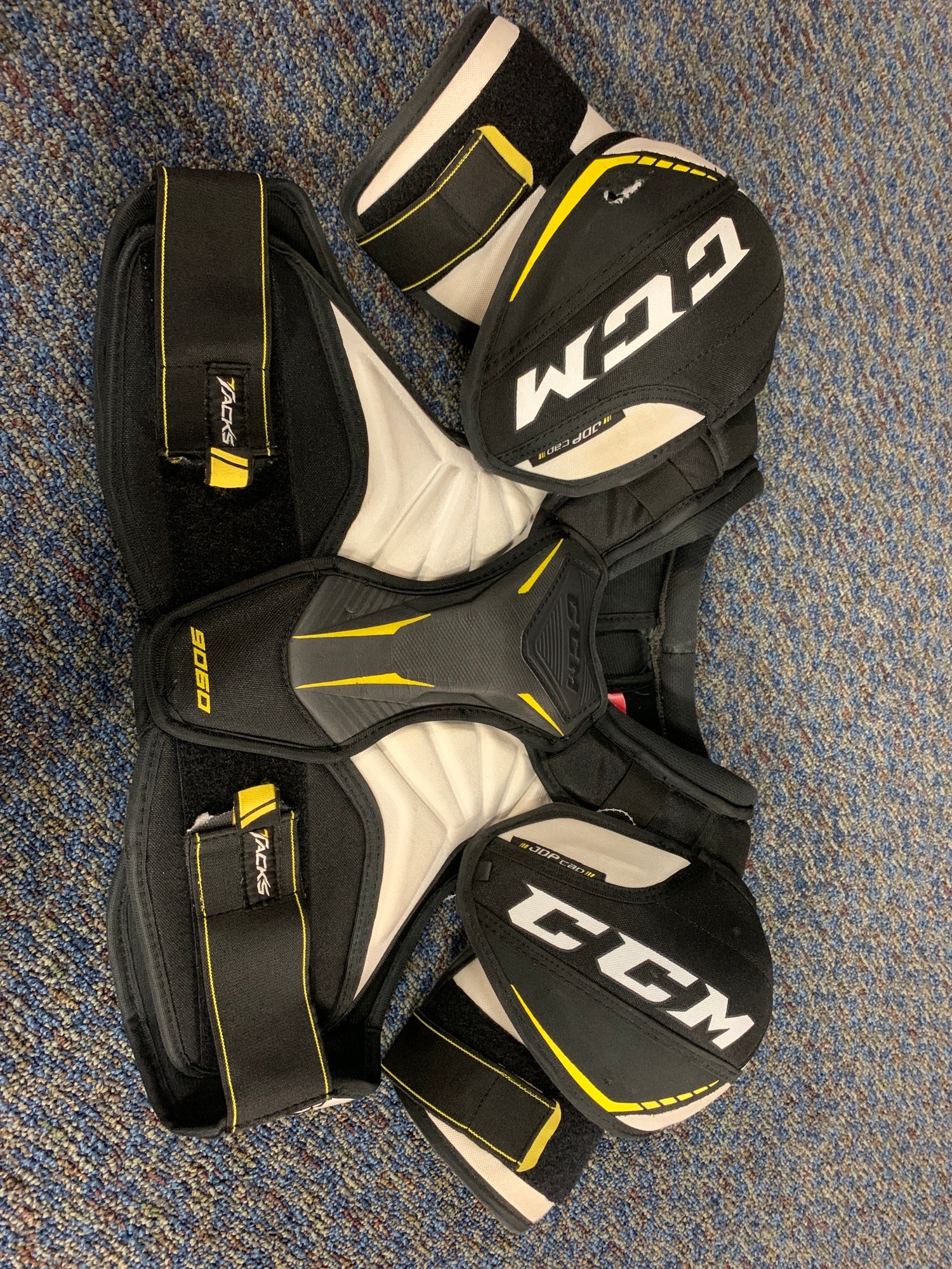 Used Junior Medium CCM Tacks 9060 Shoulder Pads SidelineSwap