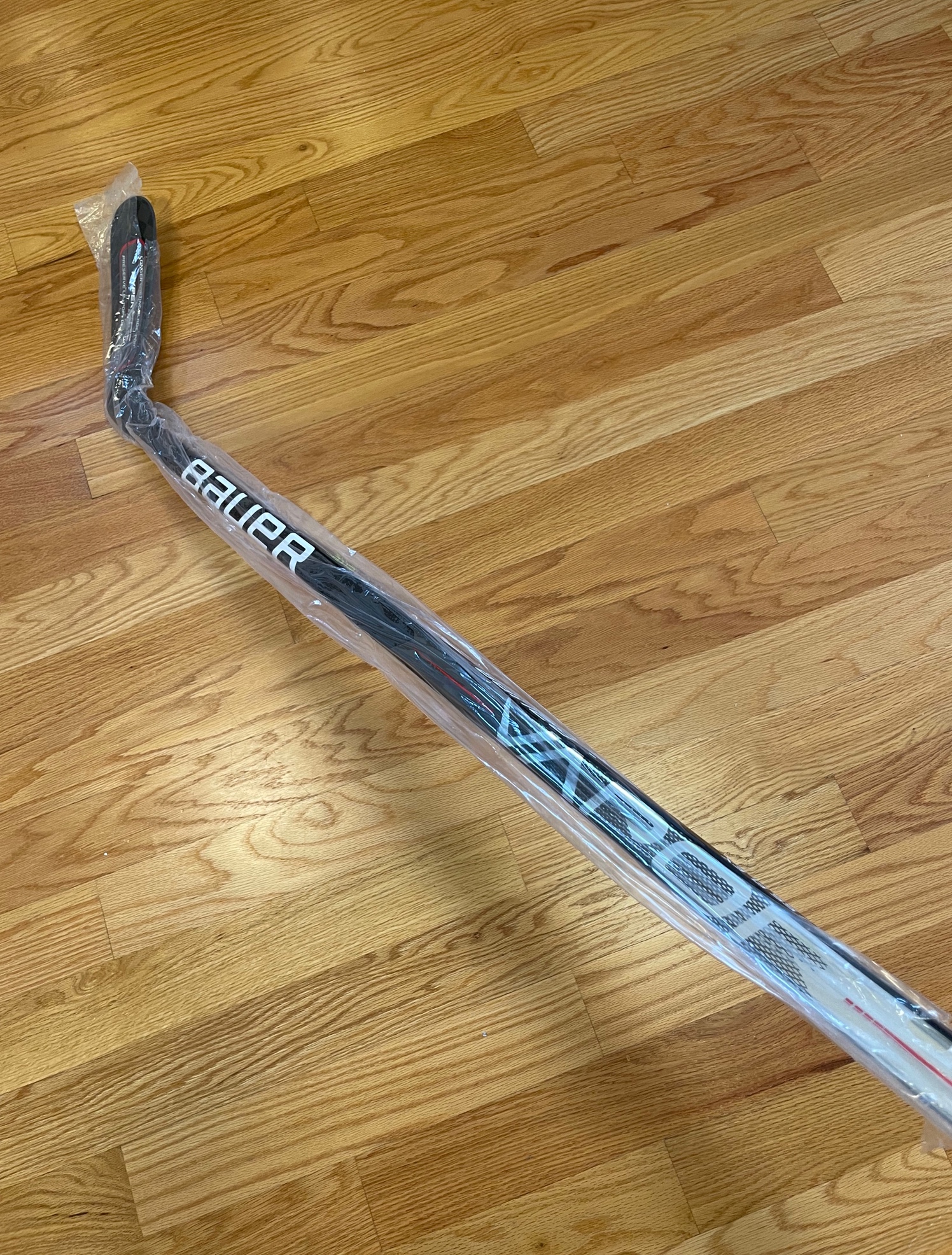 New Bauer Vapor Hyperlite Grip Hockey Stick Intermediate, Right Handed