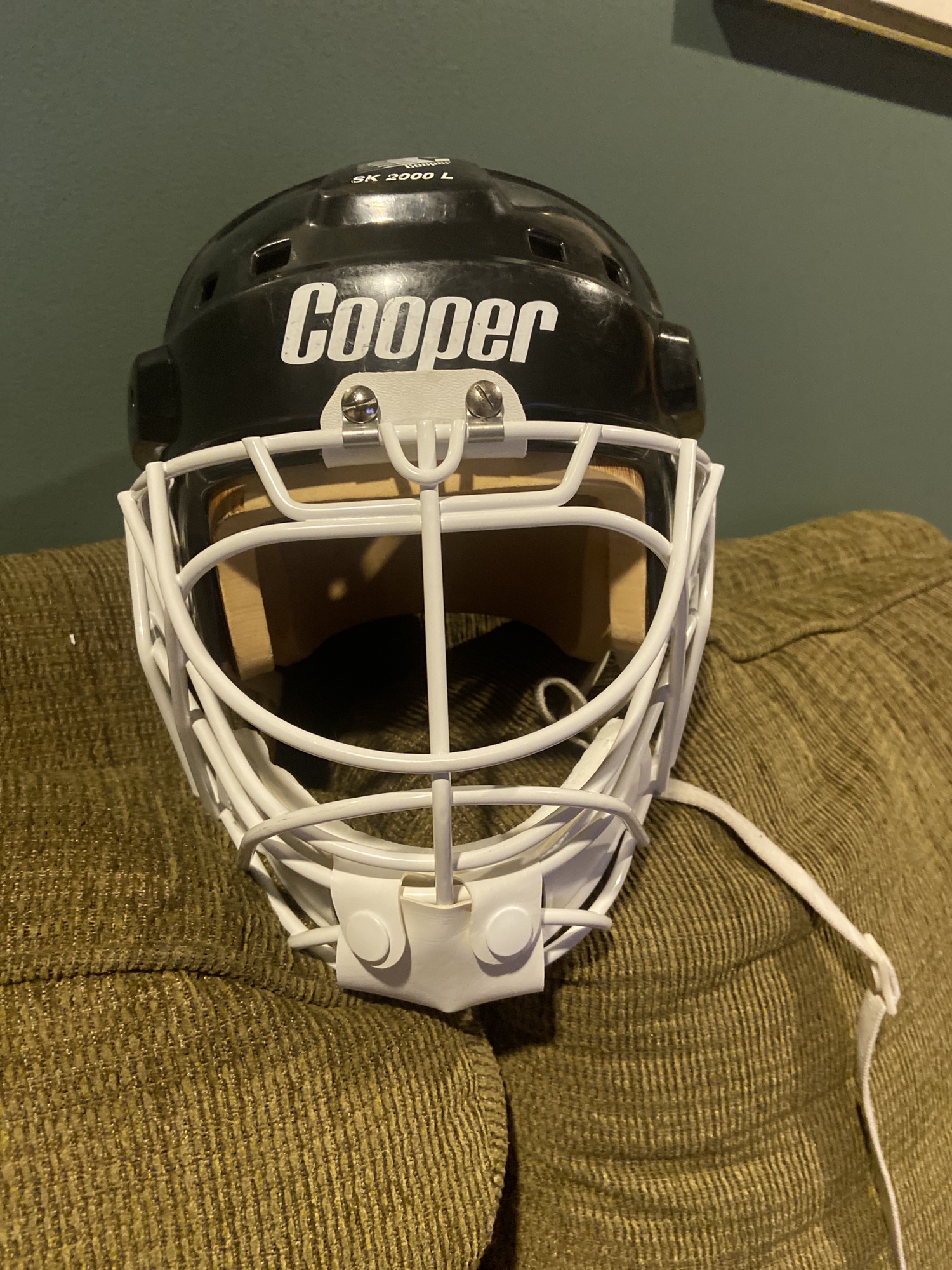 Cooper Sk2000 goalie helmet large SidelineSwap