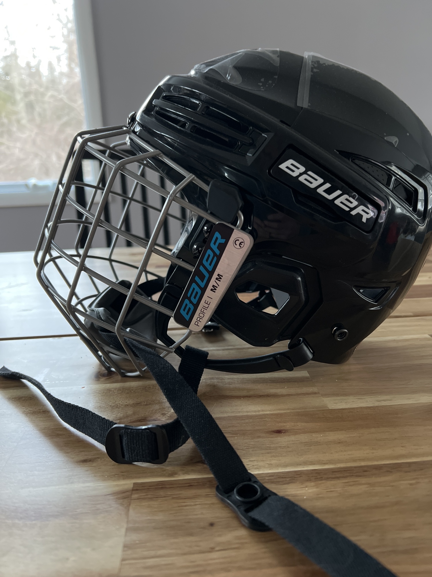 Brand New Men’s senior hockey helmet with cage SidelineSwap