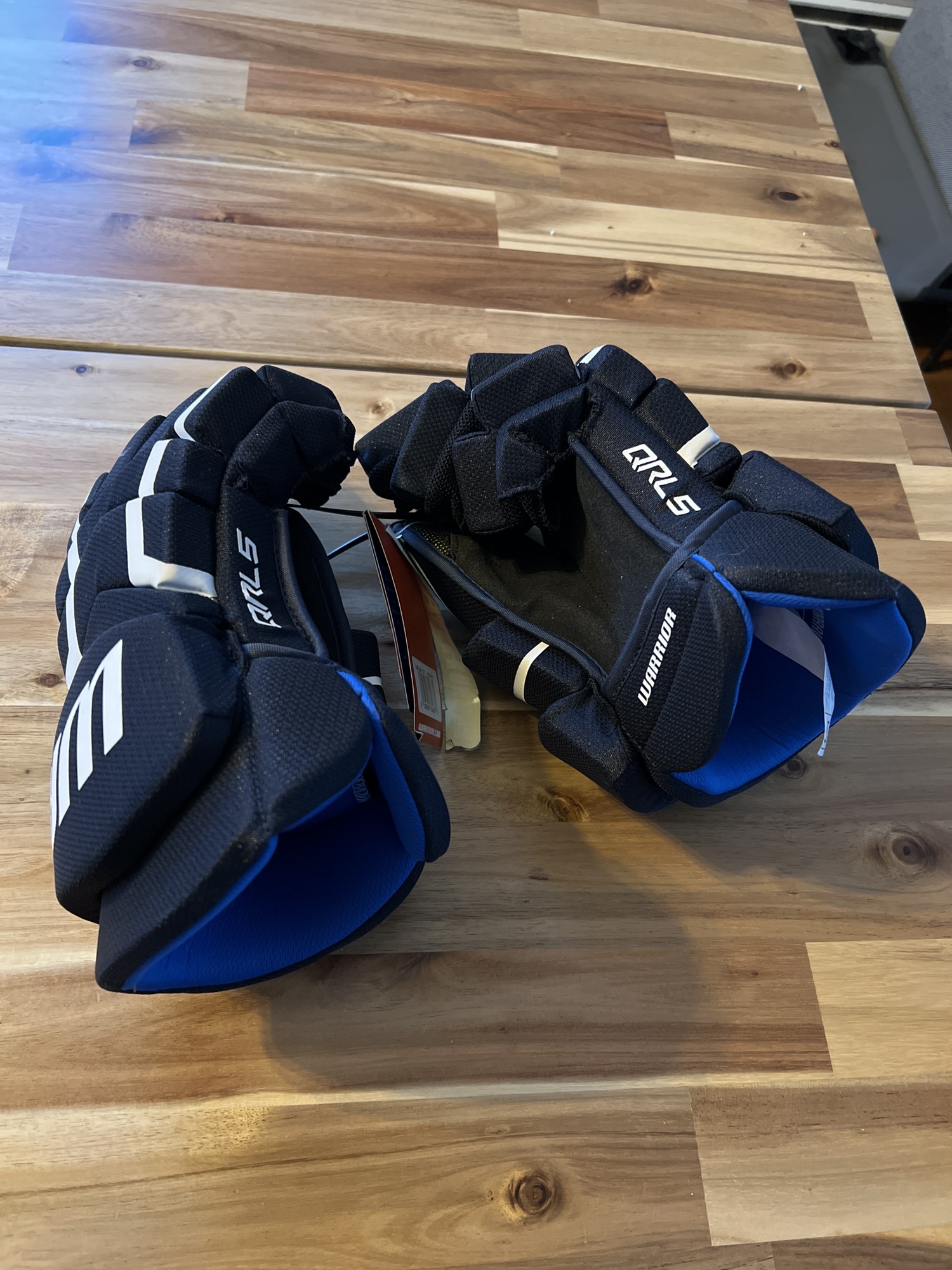 Brand new Warrior men’s hockey gloves 13” SidelineSwap