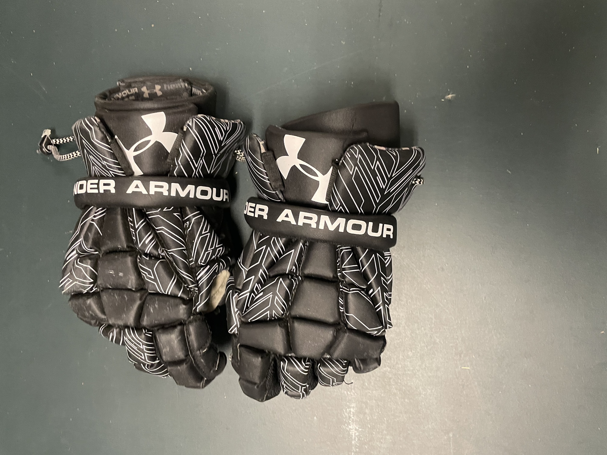 Under Armour Lacrosse Elevate goalie gloves SidelineSwap