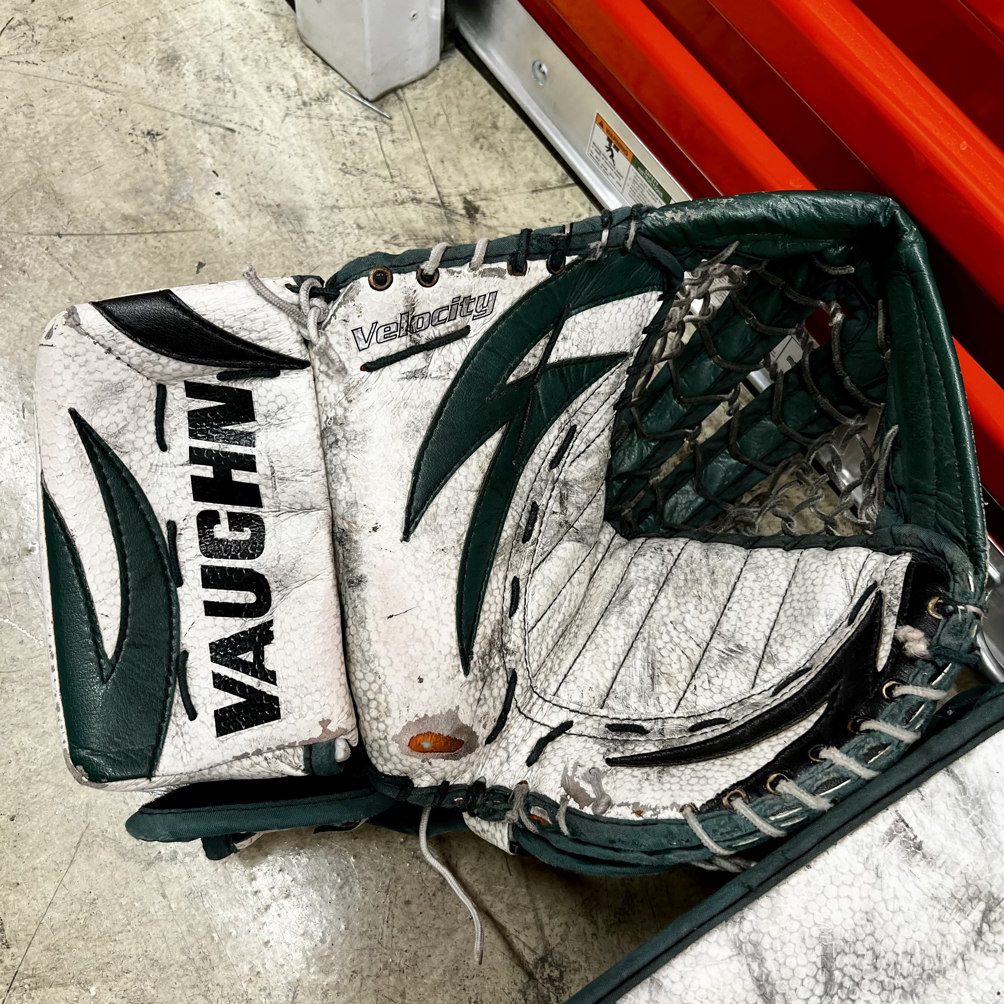 vaughn-velocity-7500-glove-blocker-sidelineswap