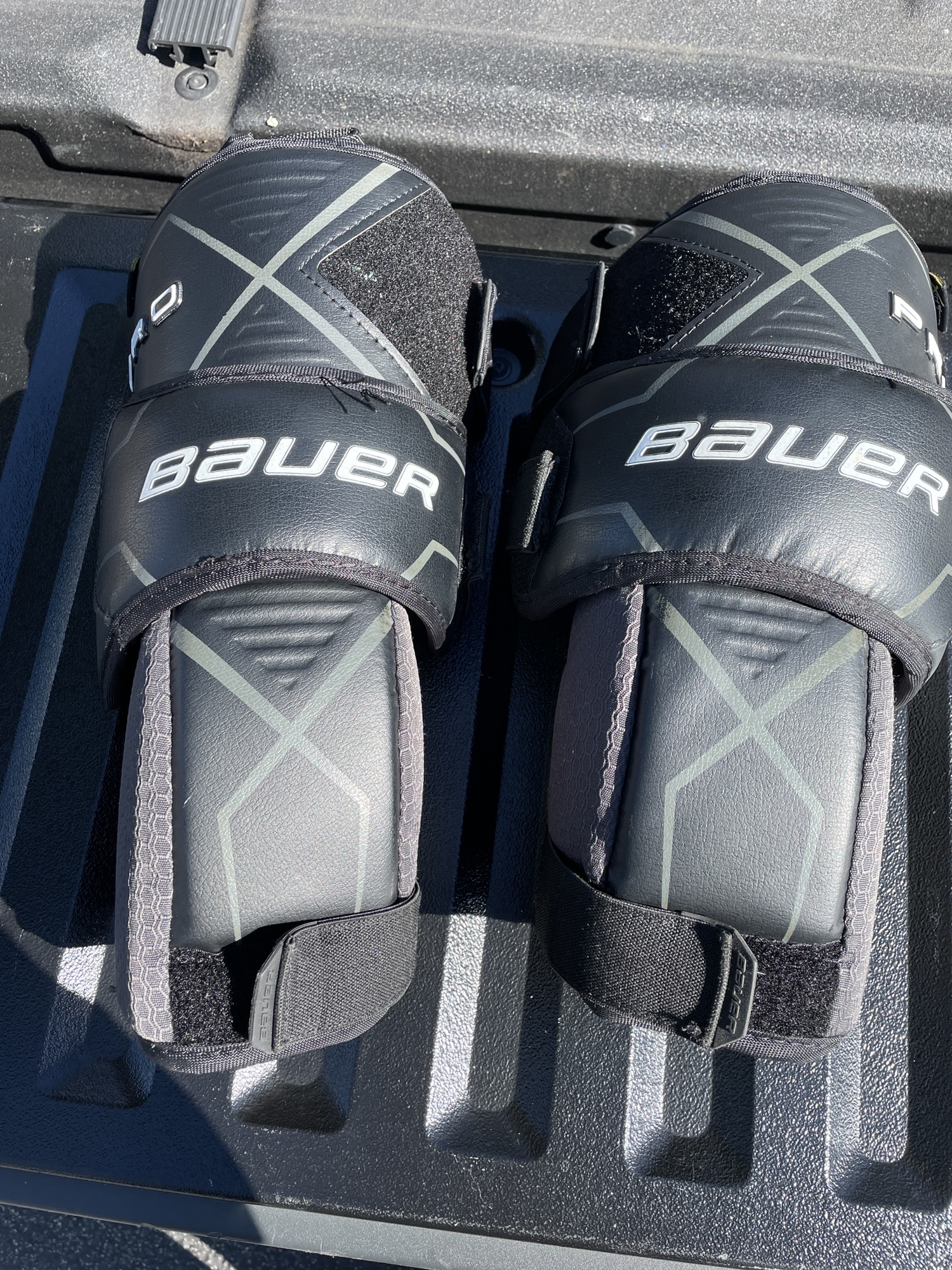 Bauer pro knee pads SidelineSwap