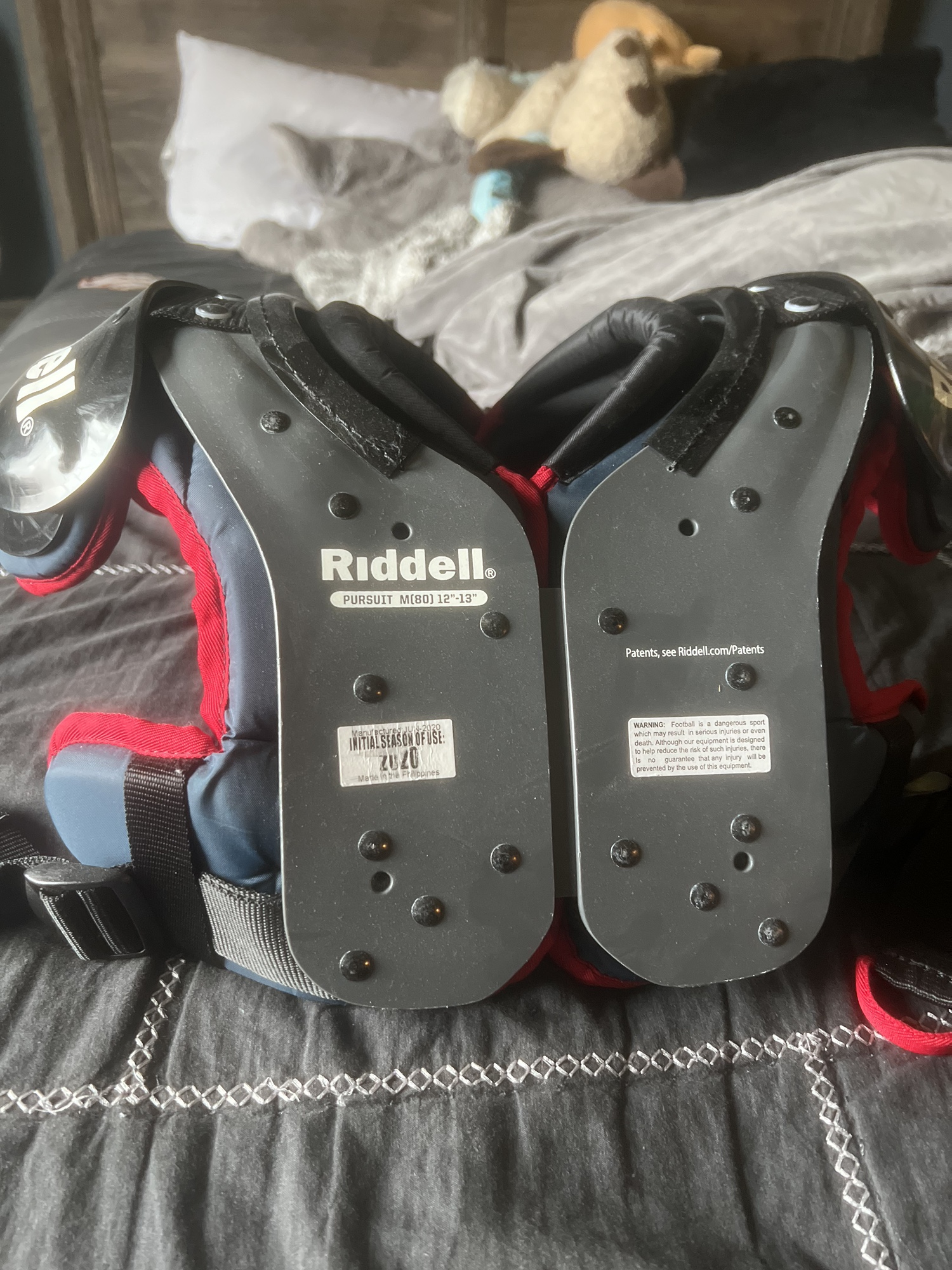 Youth Medium Riddell Pursuit Shoulder Pads SidelineSwap