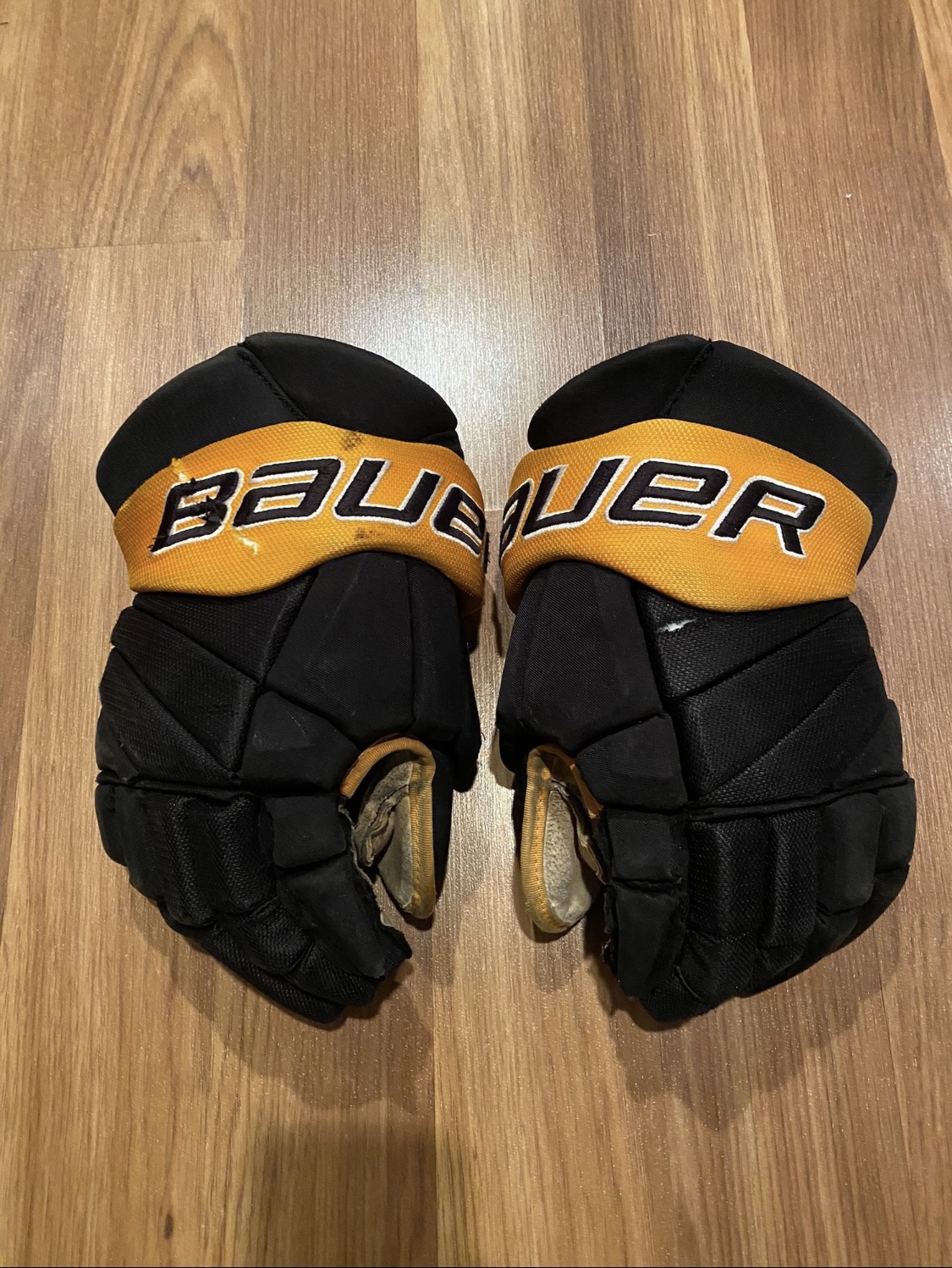 Victoria Grizzlies BCHL Team Issued Bauer Vapor Pro Team Gloves Senior