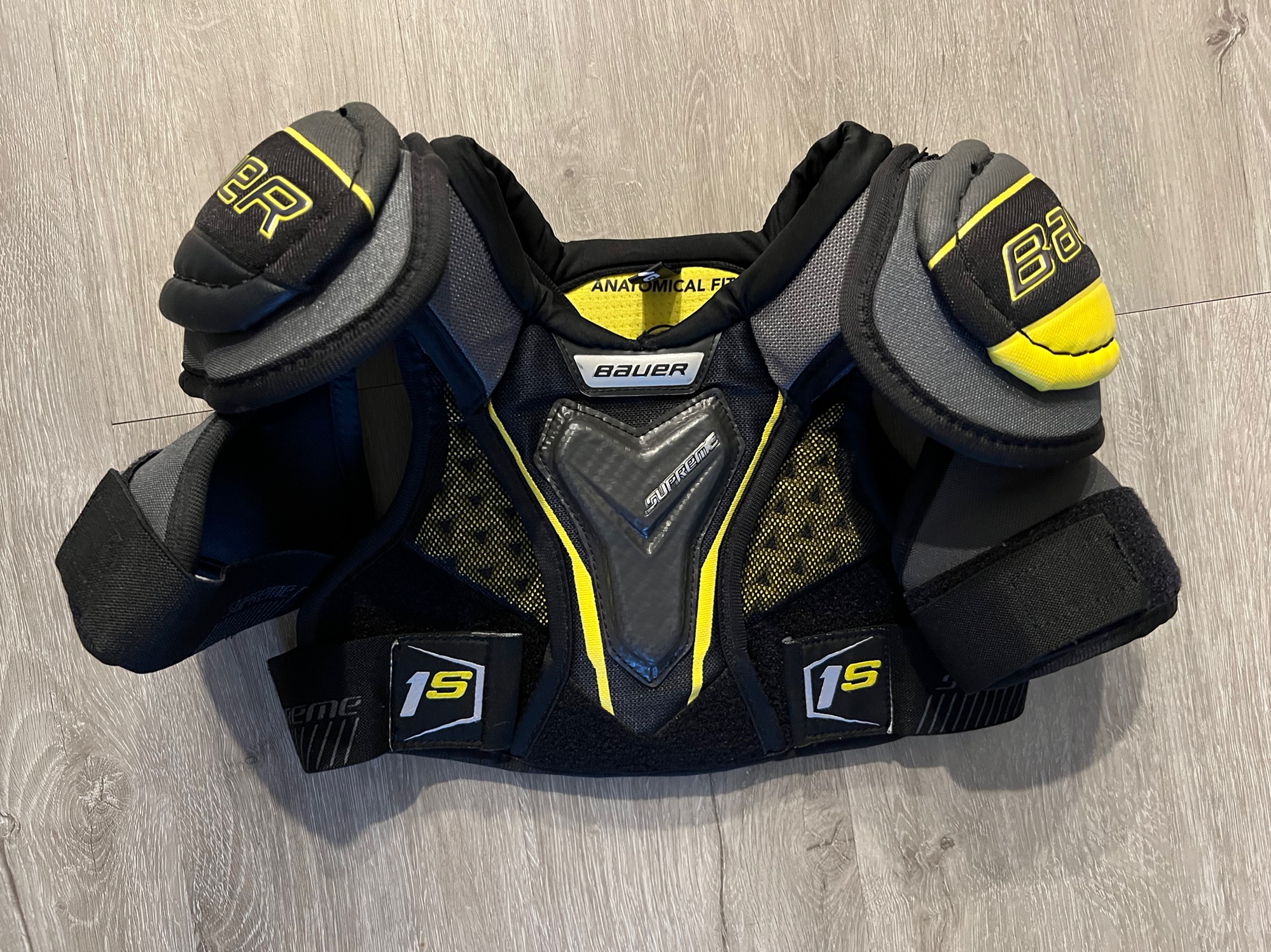 New Large Bauer Supreme 1S Shoulder Pads SidelineSwap