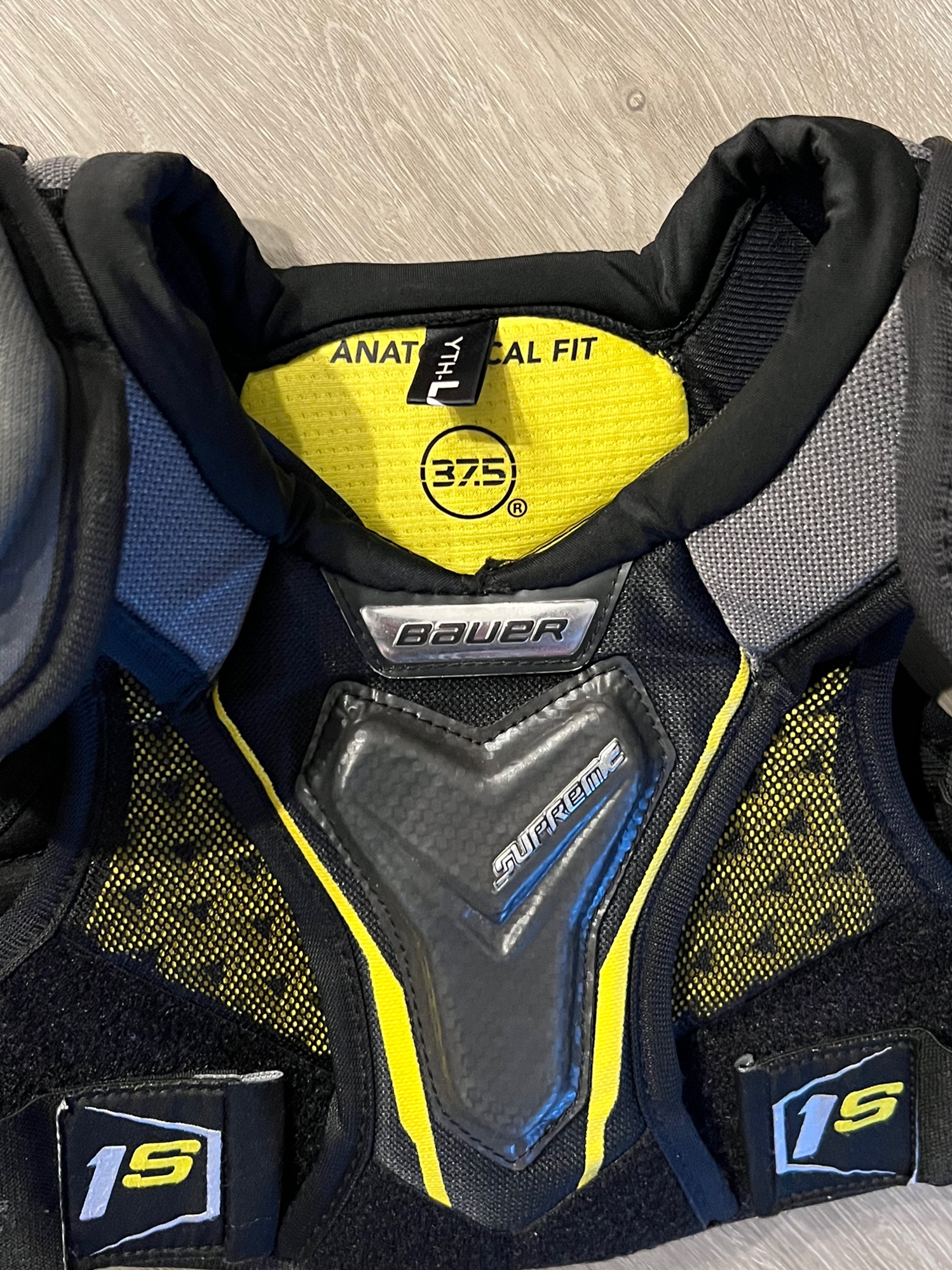 New Large Bauer Supreme 1S Shoulder Pads SidelineSwap