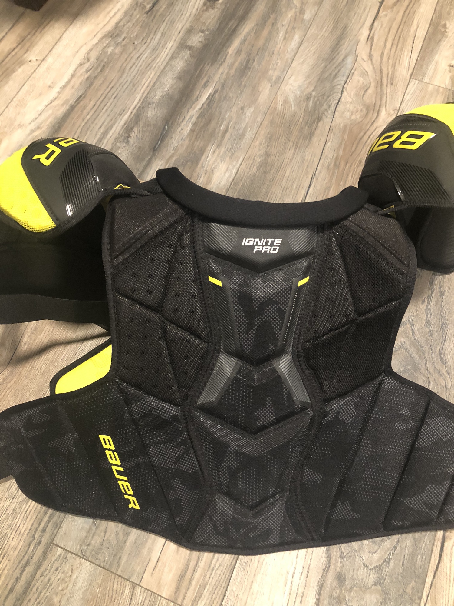 Senior Large Bauer Supreme Ignite Pro Shoulder Pads SidelineSwap