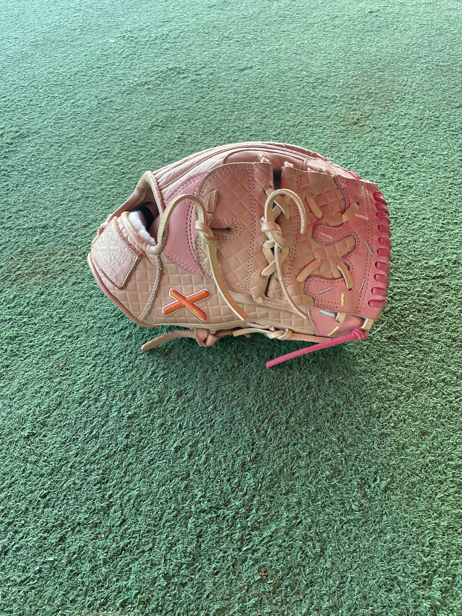 Pitcher's 12" ARIA Baseball Glove SidelineSwap