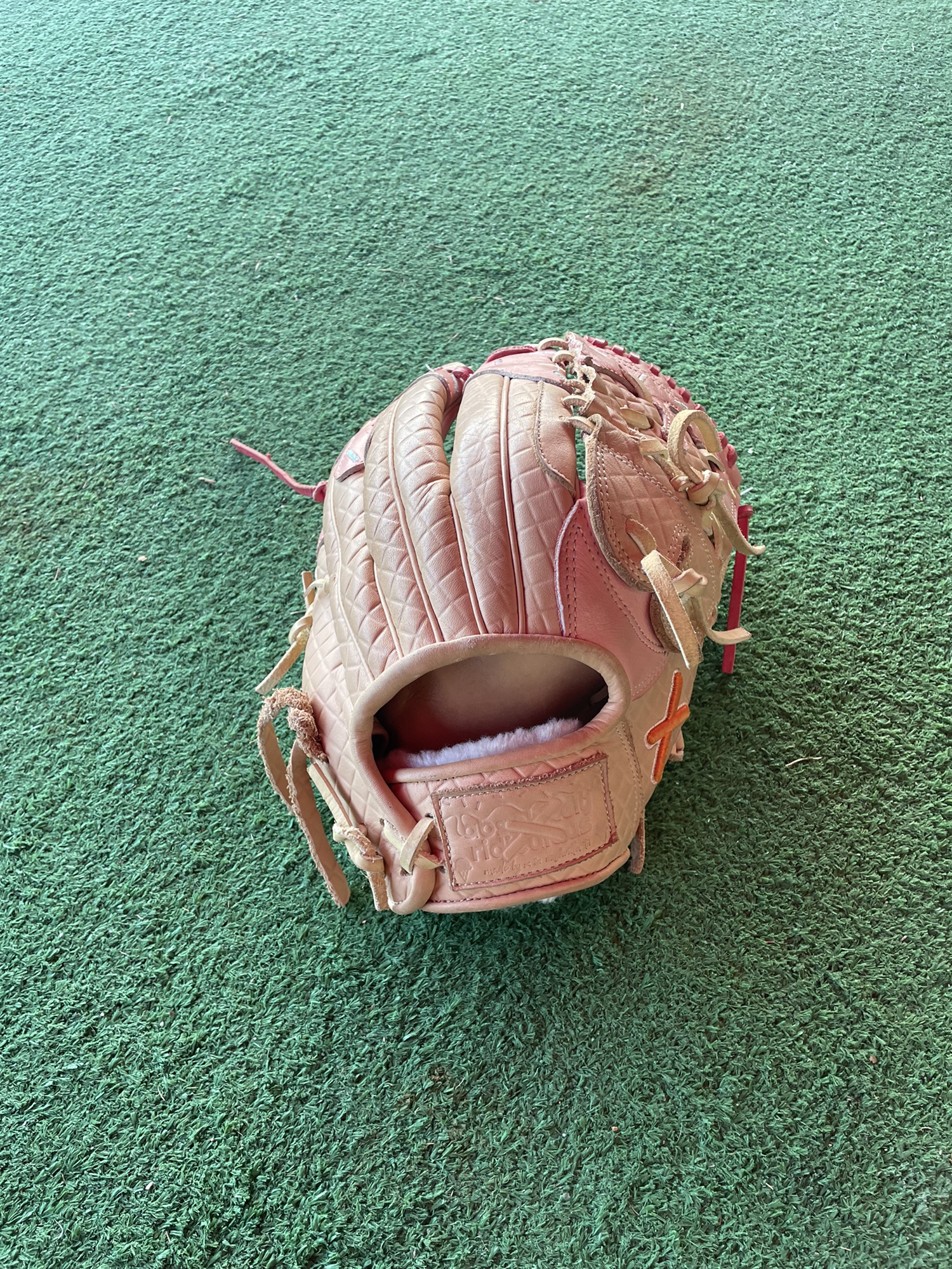 Pitcher's 12" ARIA Baseball Glove SidelineSwap