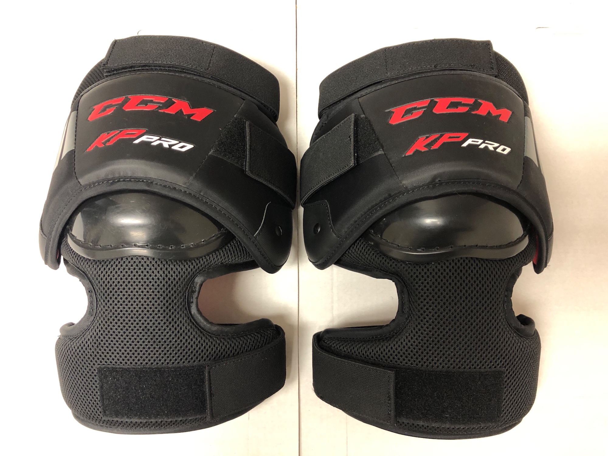 New Senior CCM KP Pro Knee Guards protectors pads sr SidelineSwap