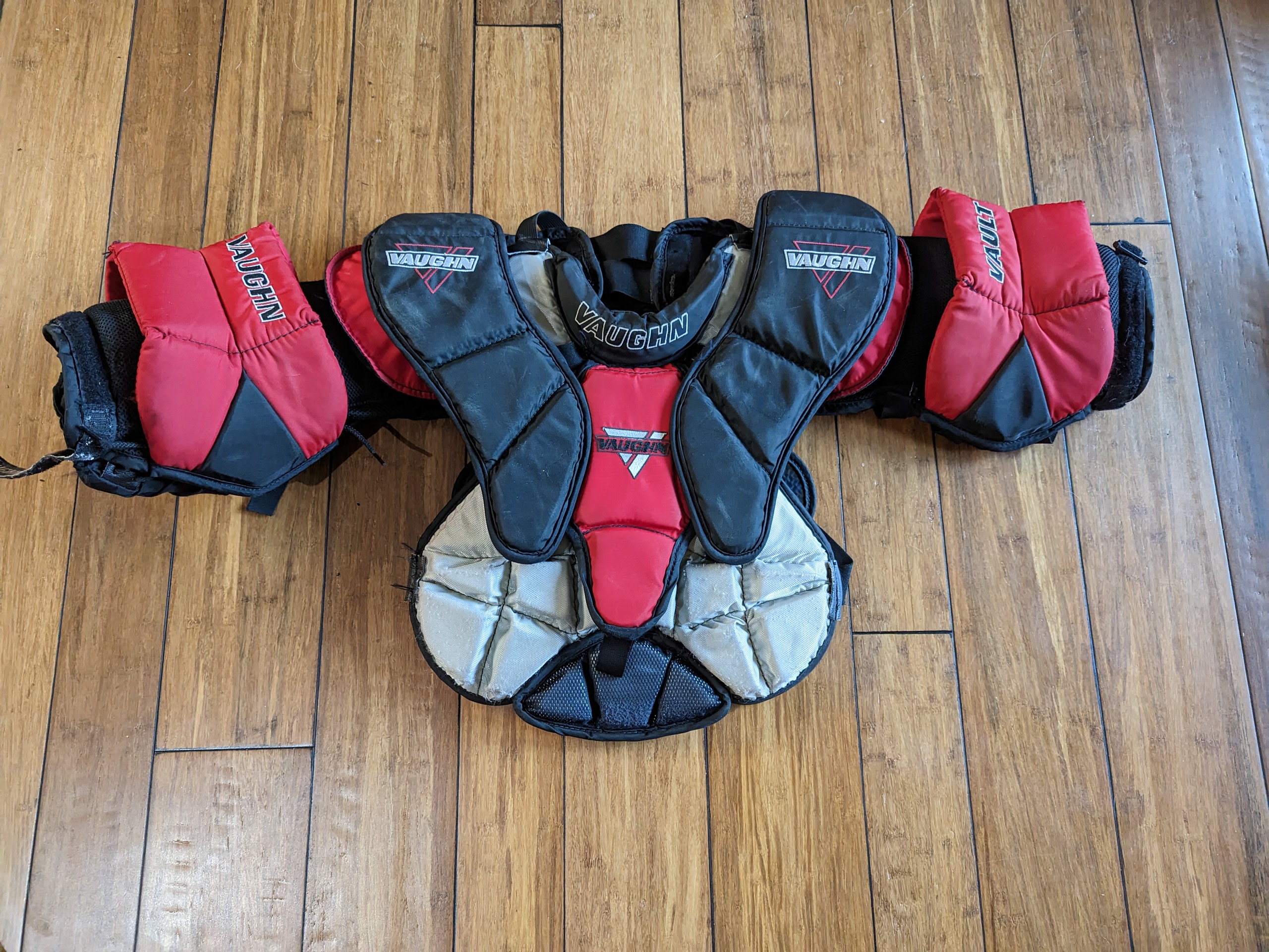 Used Vaughn Vault hockey Goalie Chest Protector Jr sm SidelineSwap