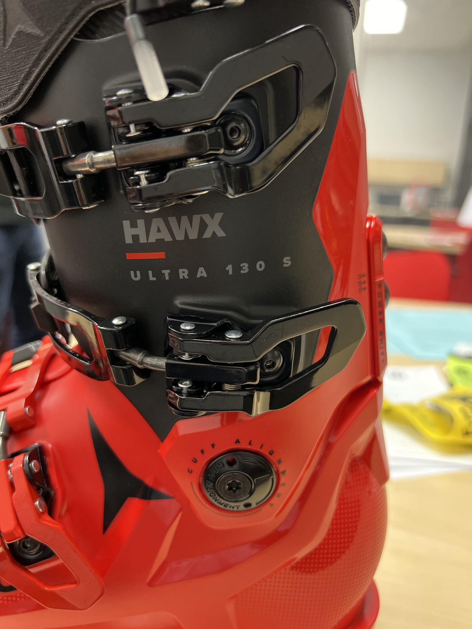 Unisex All Mountain Stiff Flex Hawk Ultra 130 S GW Ski Boots SidelineSwap