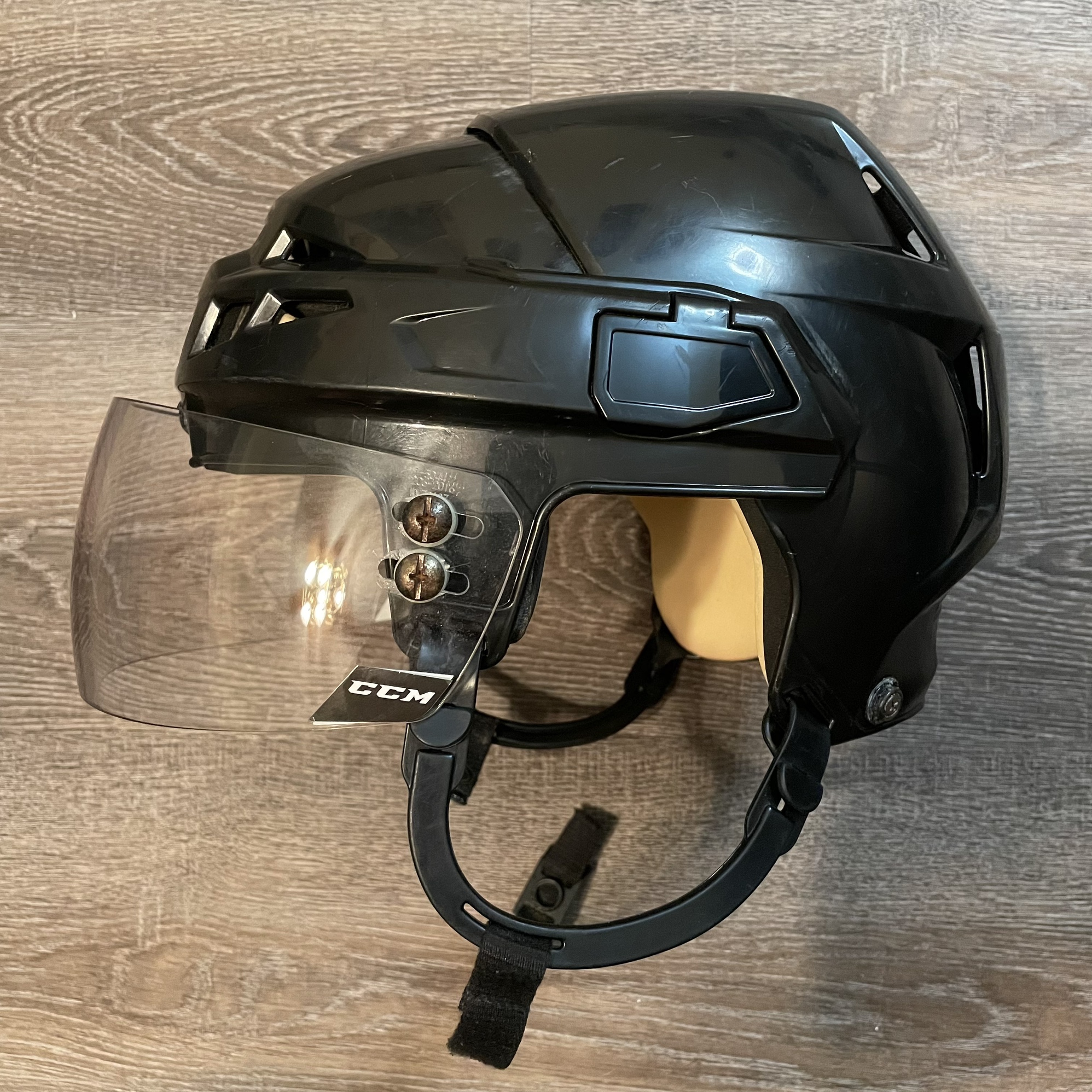 Pro Stock CCM V08 Helmet w/ CCM VR25 Visor Sz M SidelineSwap