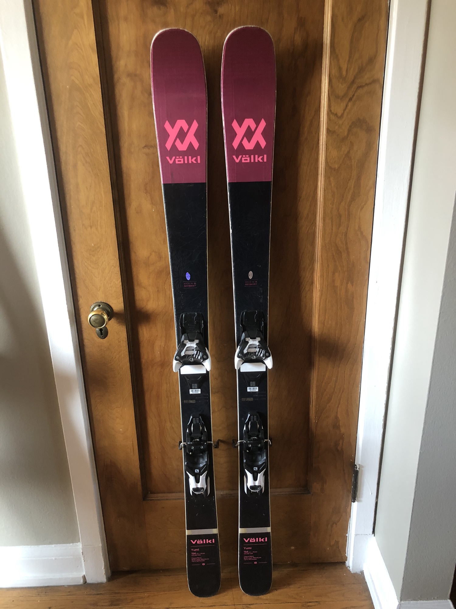 Volkl Yumi 154cm with Adjustable Salomon Warden Bindings SidelineSwap
