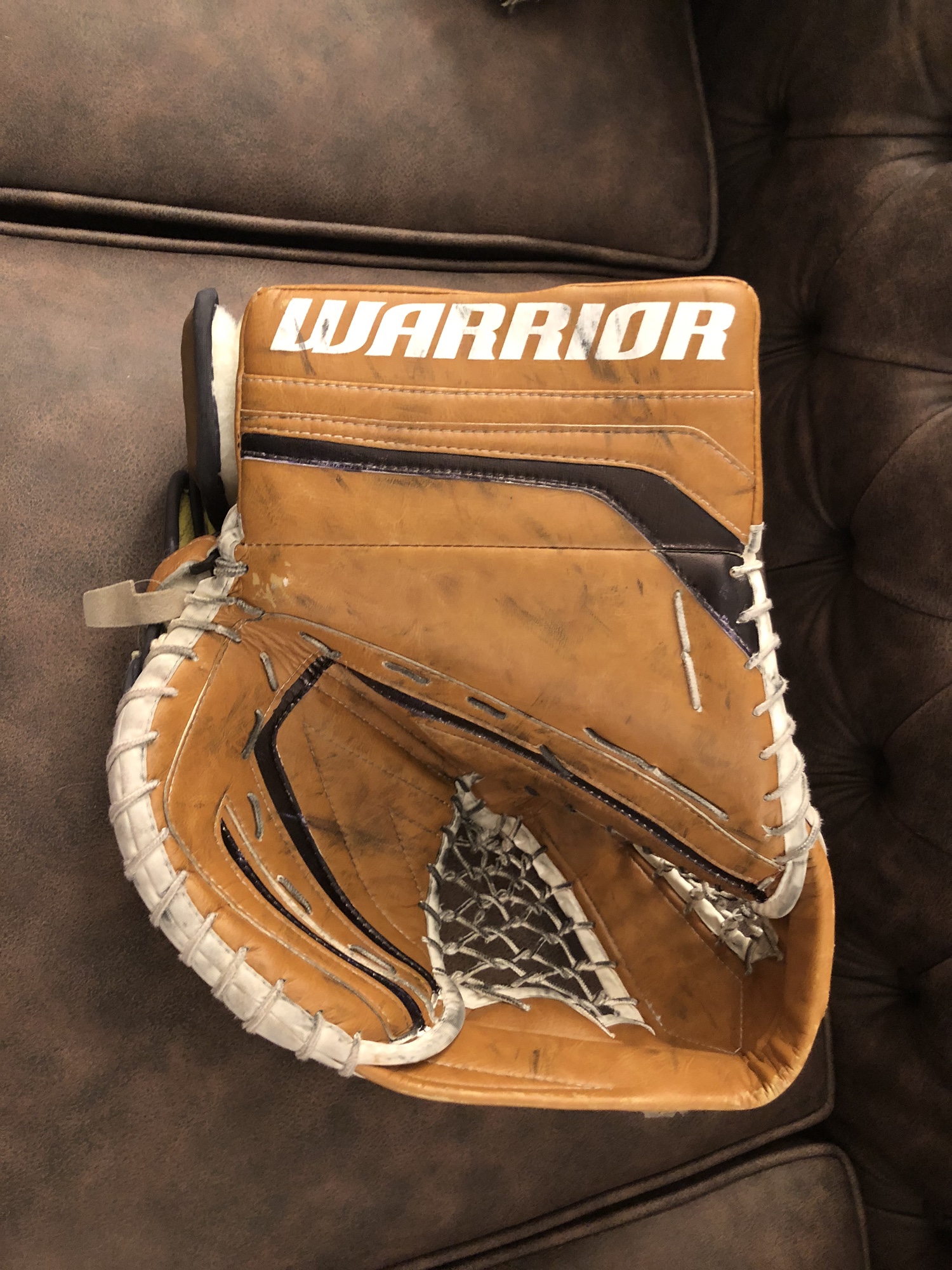 Retro tan Warrior Goalie Glove Pro Stock SidelineSwap