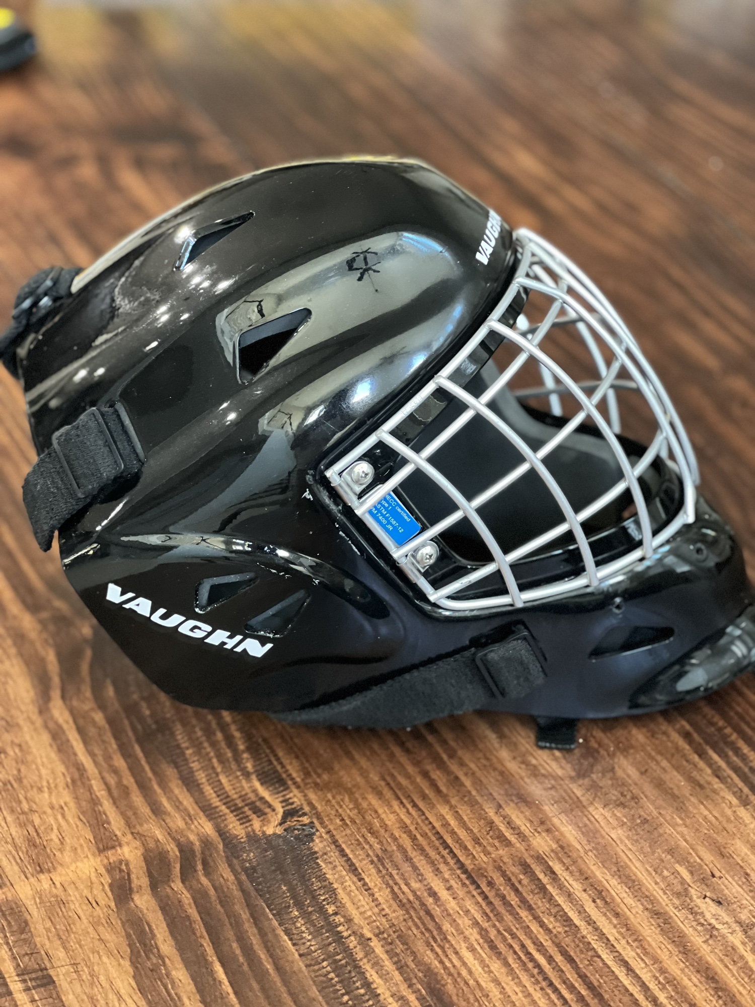 Vaughn VN05 Junior Goalie Helmet SidelineSwap