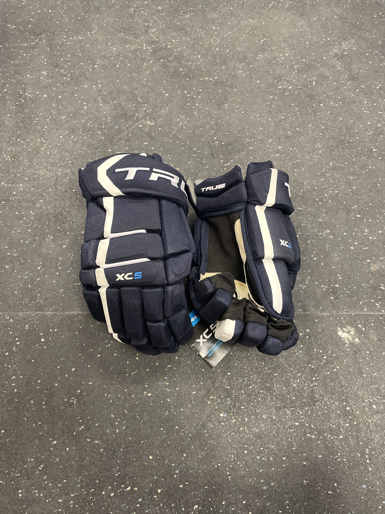 New True xc5 hockey gloves 12" SidelineSwap