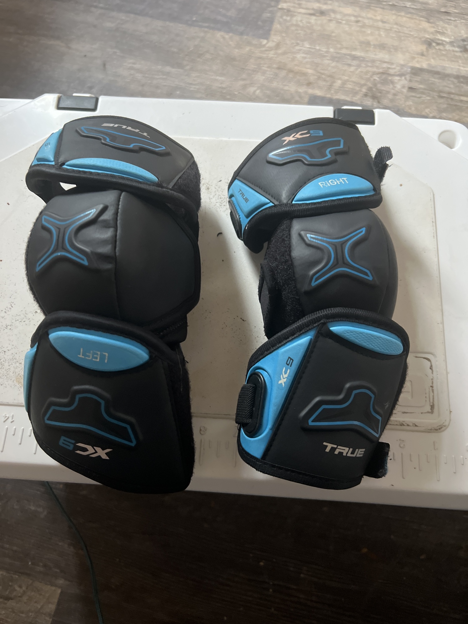 Used Medium True Xc9 Elbow Pads SidelineSwap