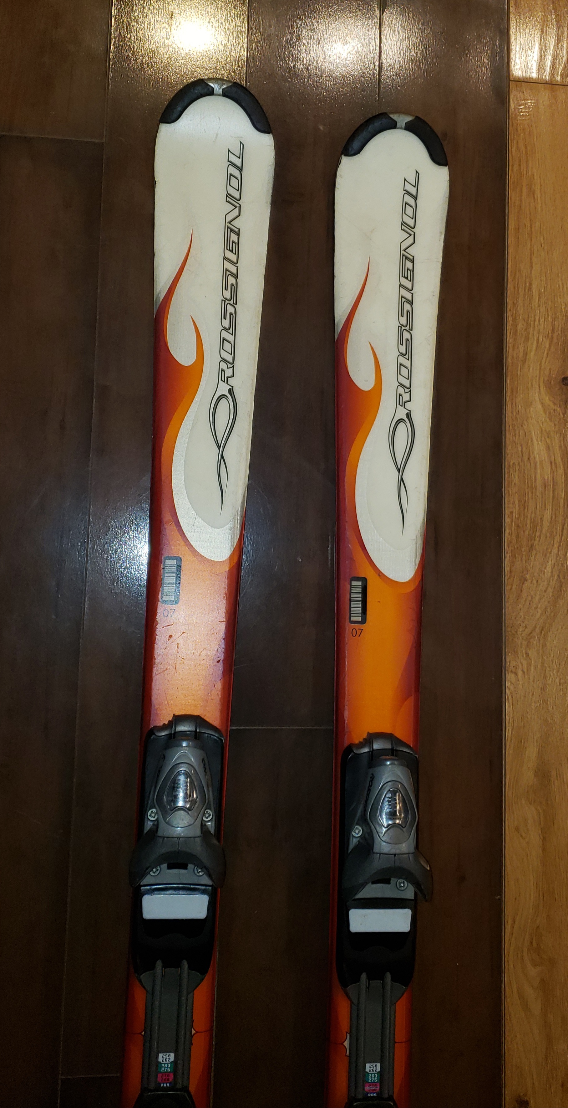 140cm ROSSIGNOL ROC X ADULT Skis with Rossignol EZ Adjust Bindings DIN
