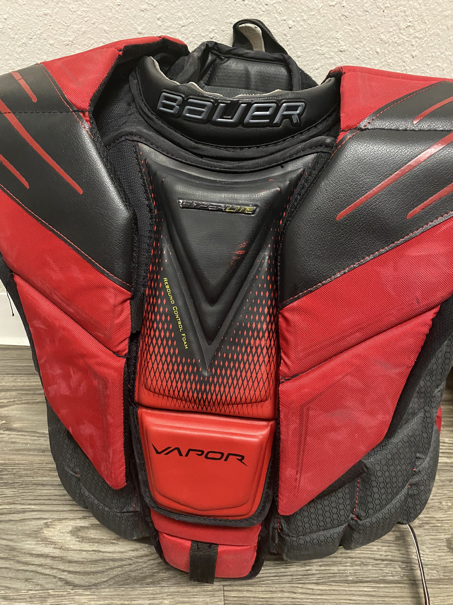 Used Medium Bauer Hyperlite Goalie Chest Protector SidelineSwap