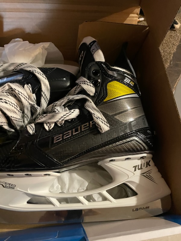 New Bauer Supreme 3S Pro Hockey Skates Size 7 SidelineSwap