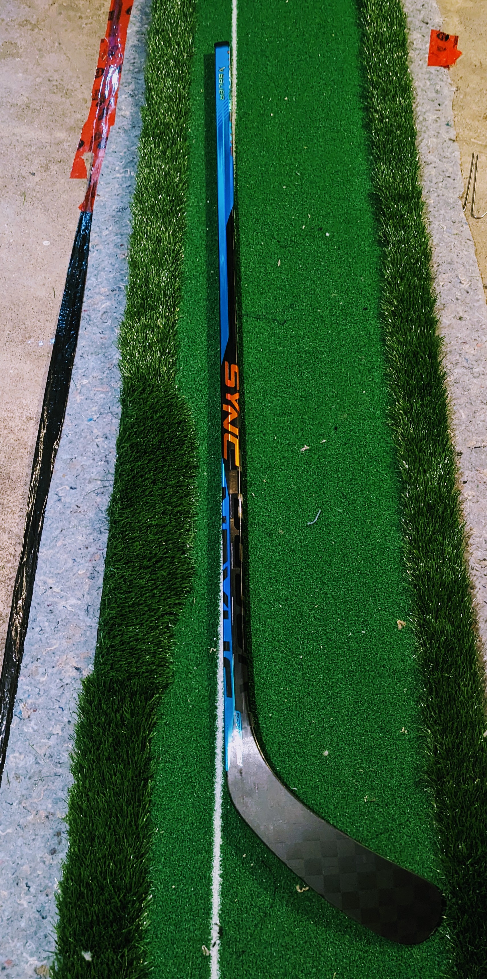 Intermediate New Right Handed Bauer Nexus Sync Hockey Stick P92