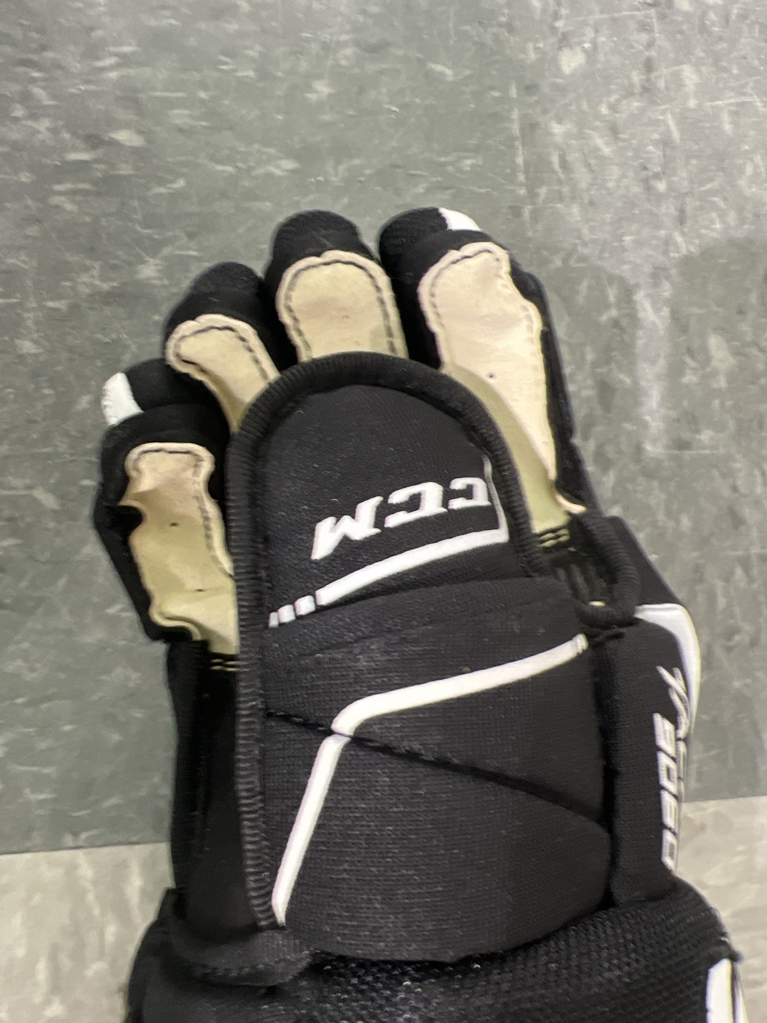 Used CCM Tacks 9040 Gloves 10" Retail SidelineSwap