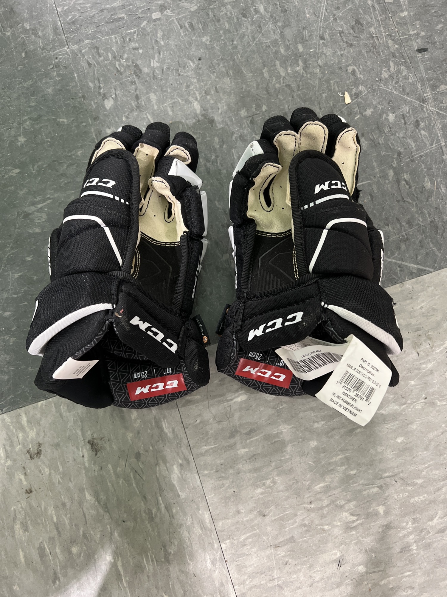 Used CCM Tacks 9040 Gloves 10" Retail SidelineSwap