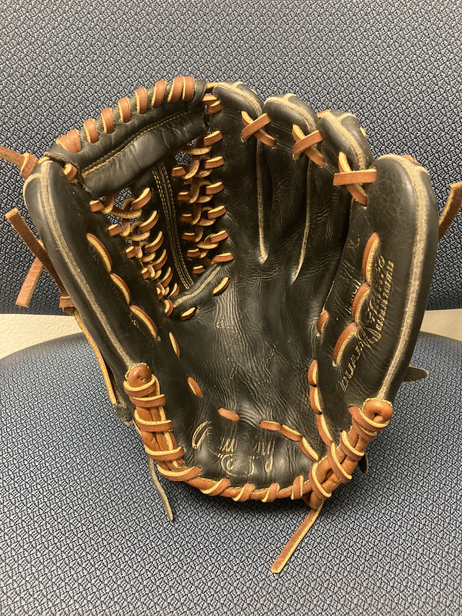 Baseball/Softball Glove Relacing SidelineSwap