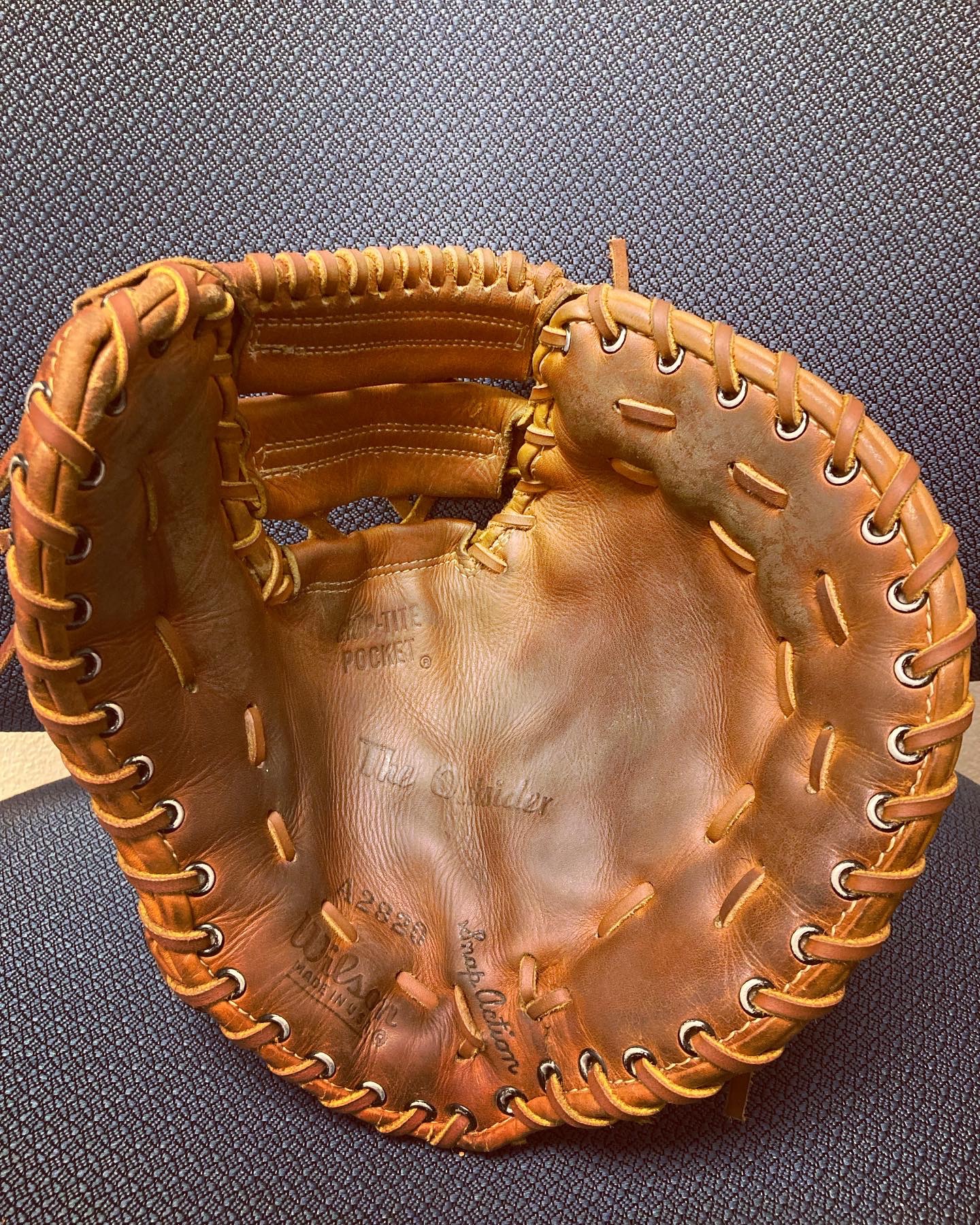 Baseball/Softball Glove Relacing SidelineSwap