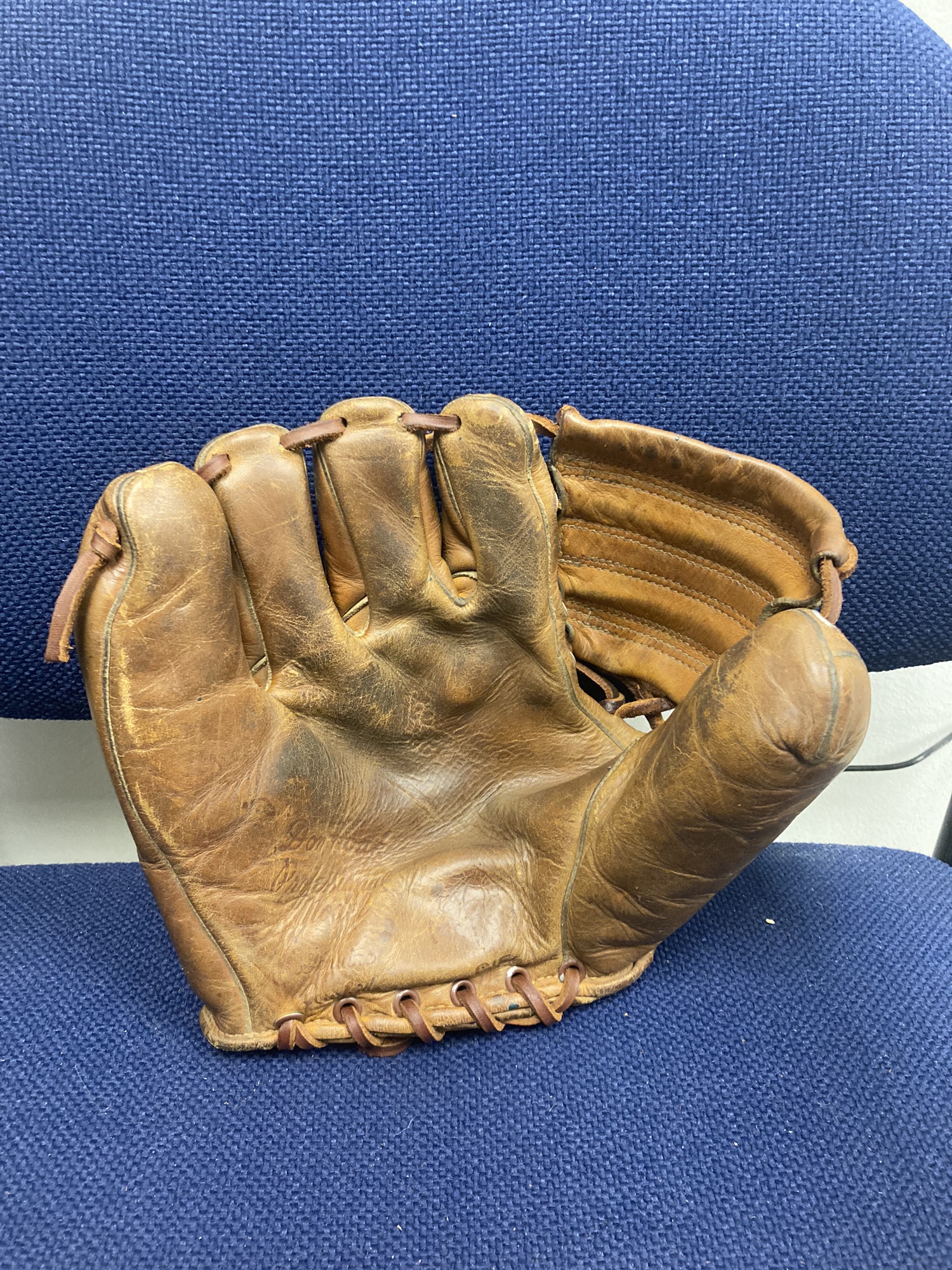 Baseball/Softball Glove Relacing SidelineSwap
