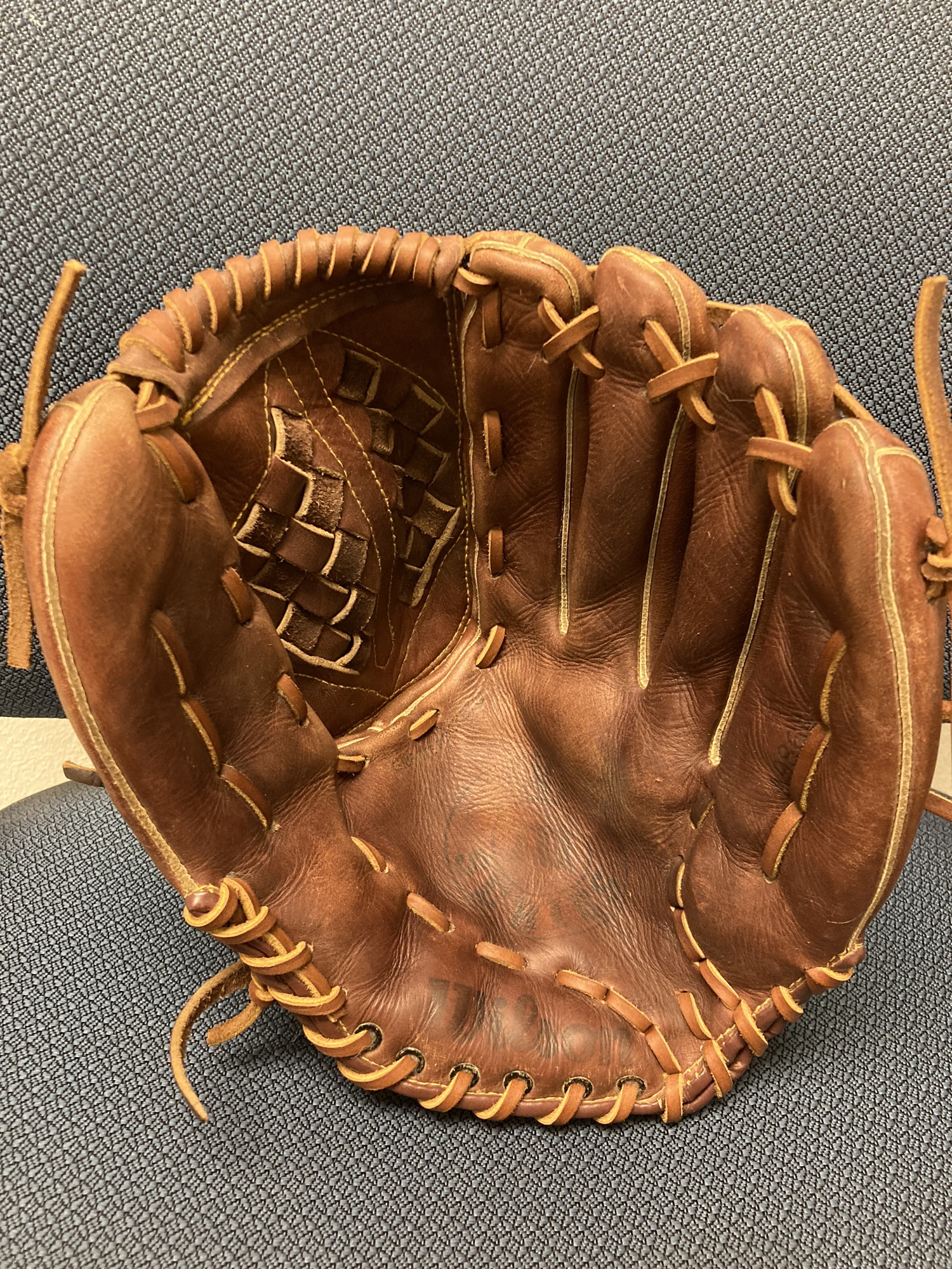 Baseball/Softball Glove Relacing SidelineSwap
