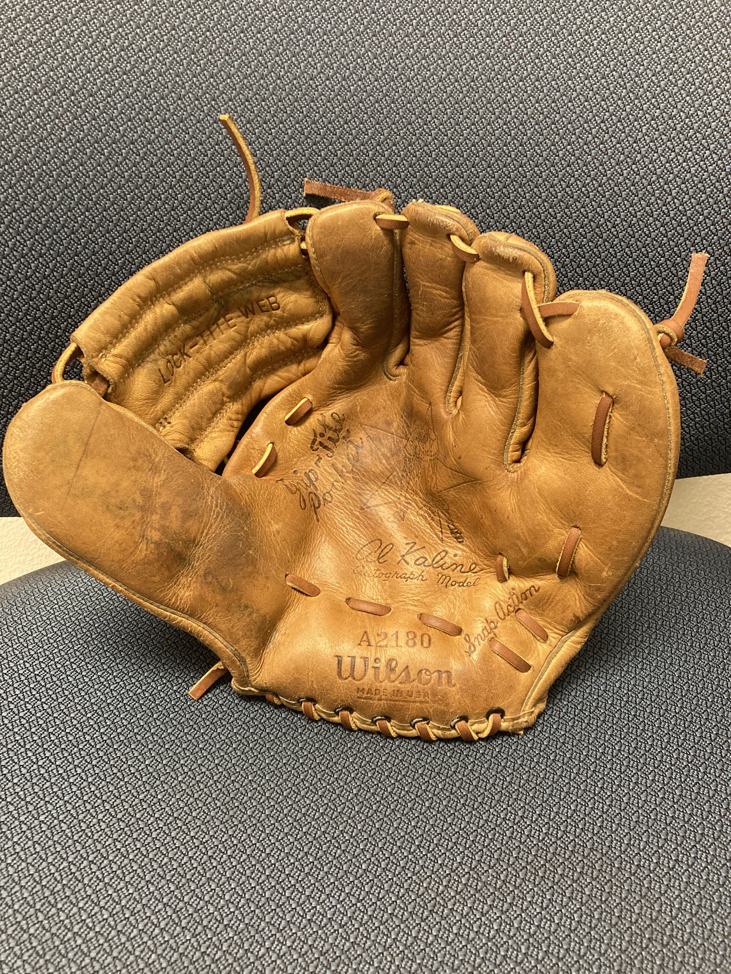 Baseball/Softball Glove Relacing SidelineSwap