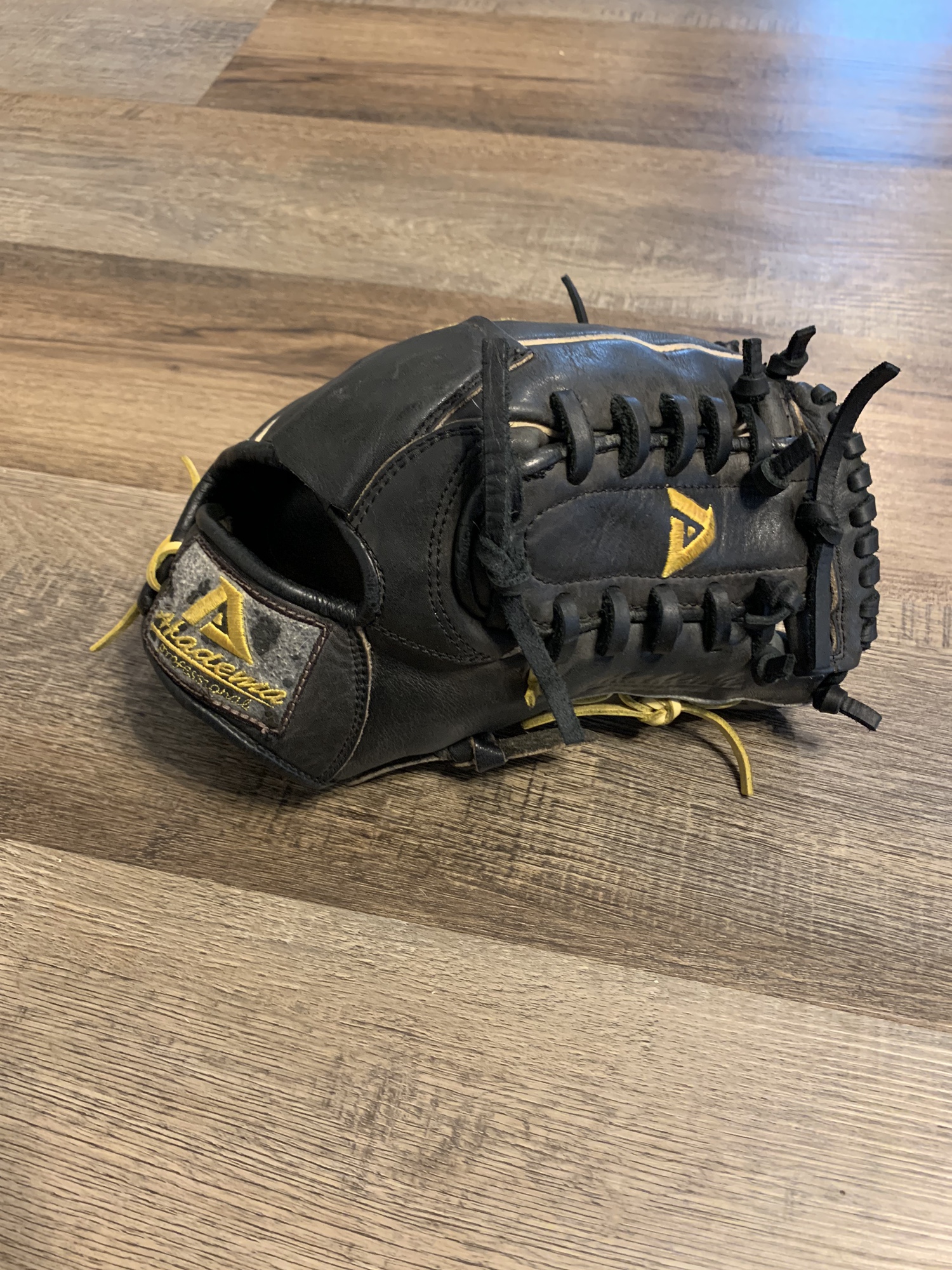 AKADEMA ASL20 Baseball Glove 12 Inch Repaired & Relaced SidelineSwap