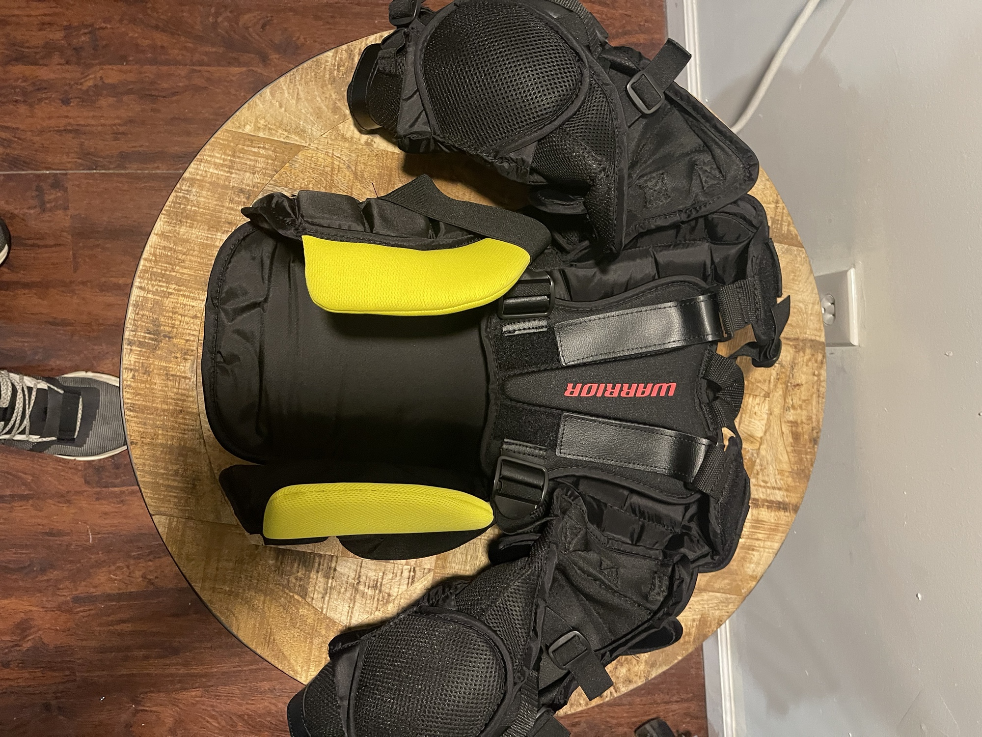 New Small/Medium Warrior Goalie Chest Protector SidelineSwap