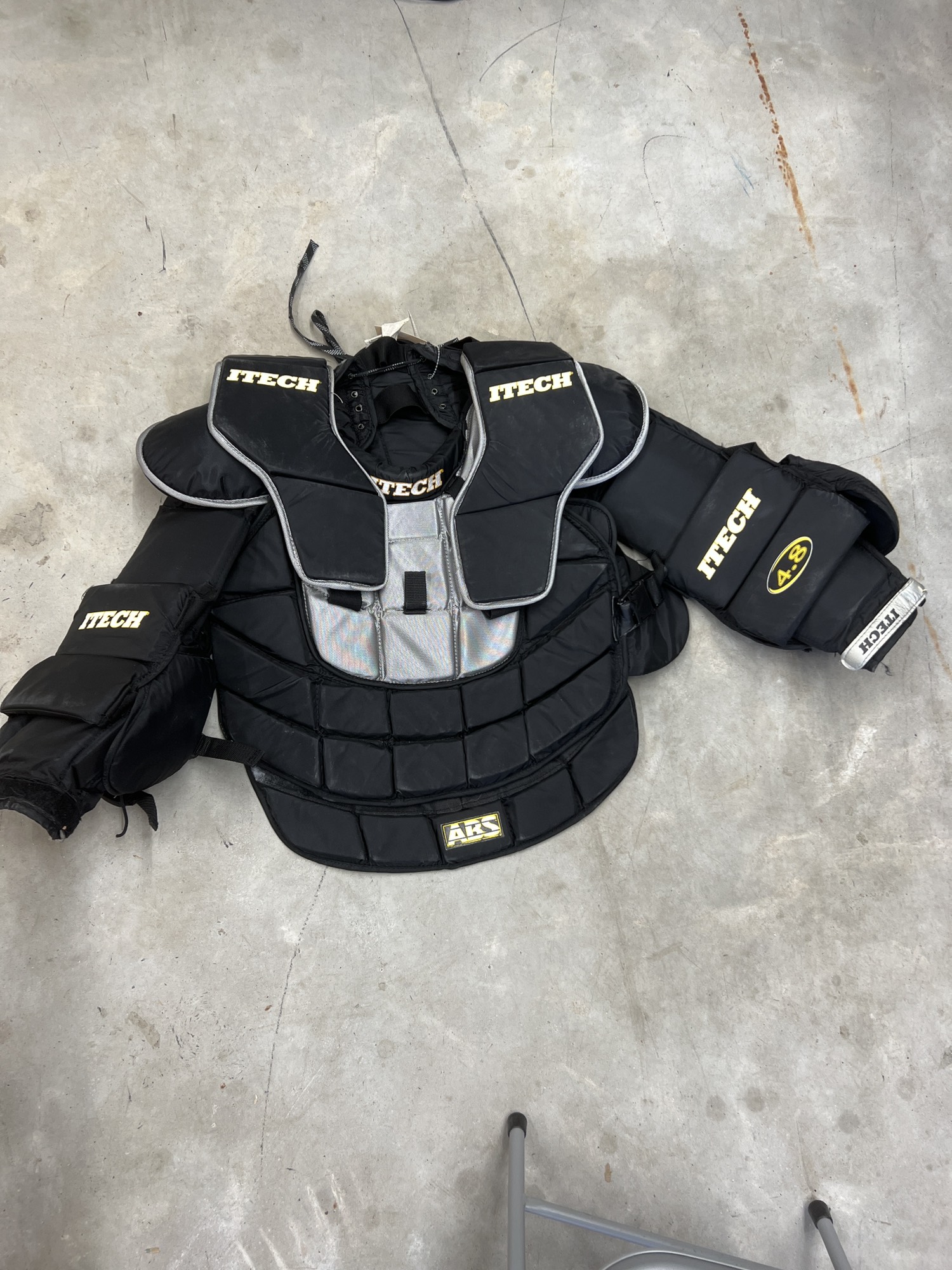 Used Large Itech Goalie Chest Protector SidelineSwap