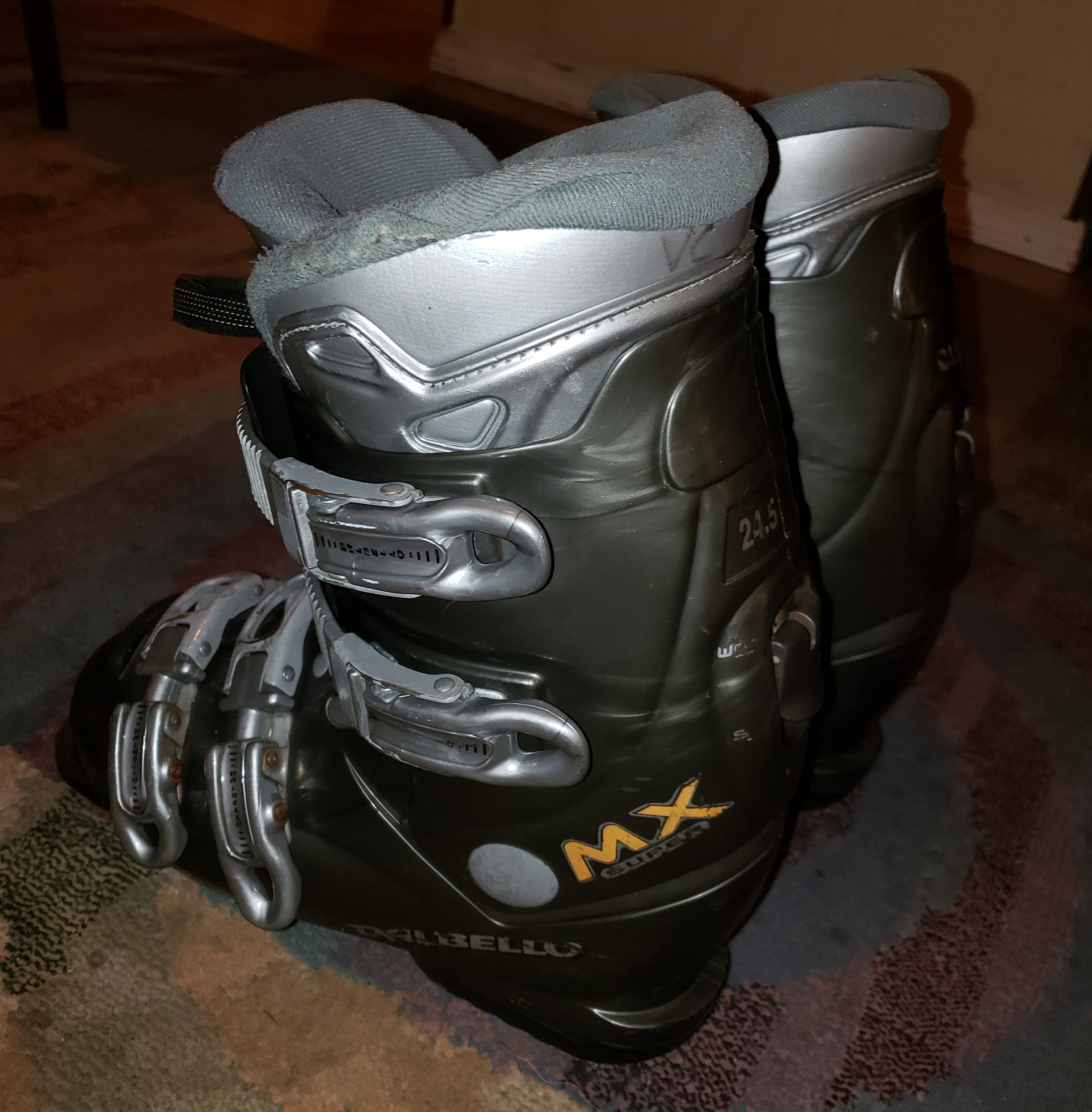 SKI BOOTS 24.5 DALBELLO MX SUPER 280mm ADULT MENS 6.5 WOMANS 7.5 *USED