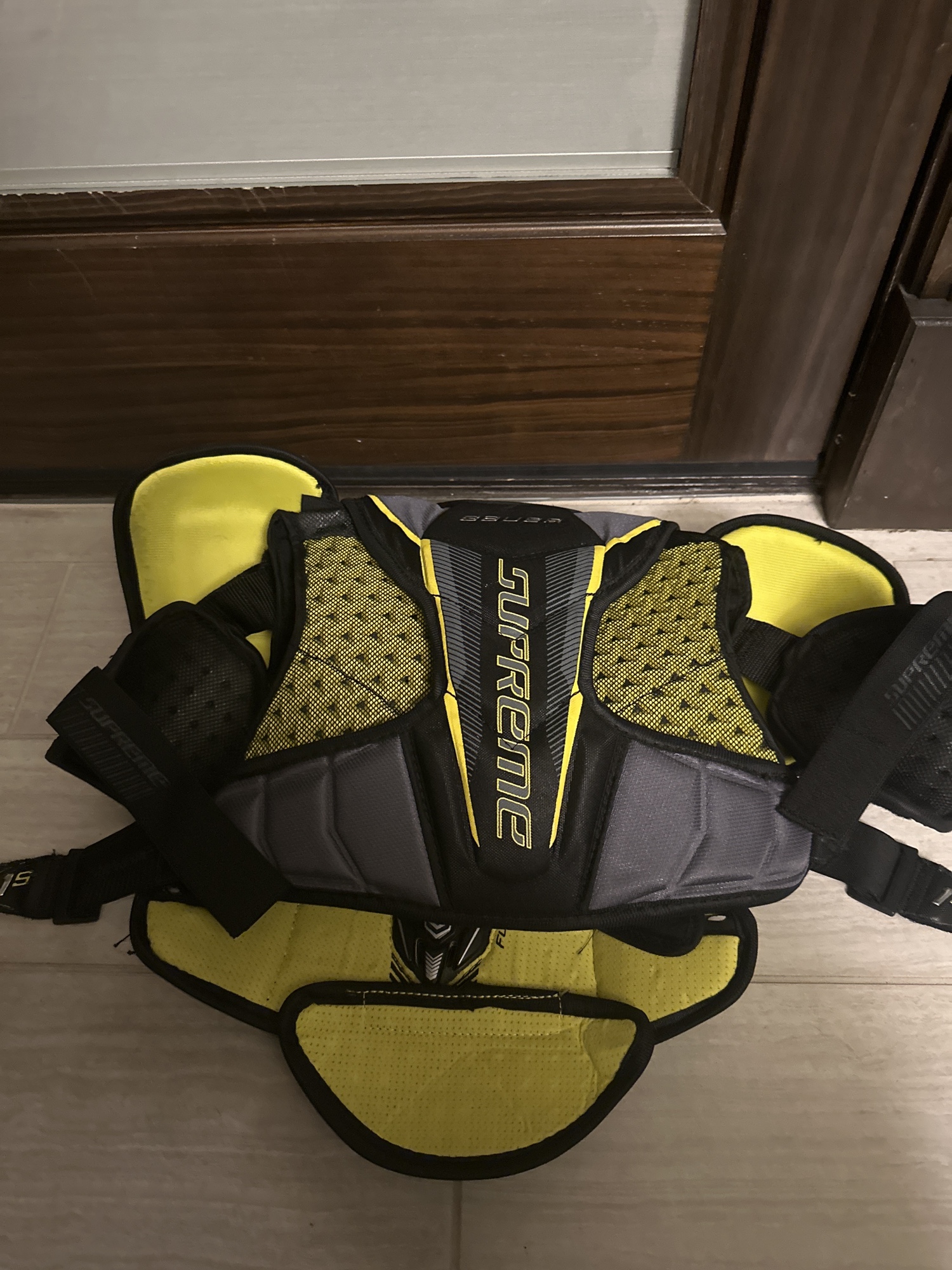 Junior Medium Bauer Supreme 1S Shoulder Pads SidelineSwap
