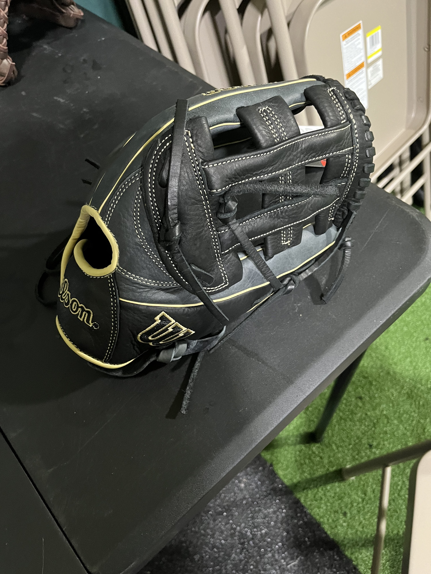 Outfield 12.5" A1000 Baseball Glove SidelineSwap