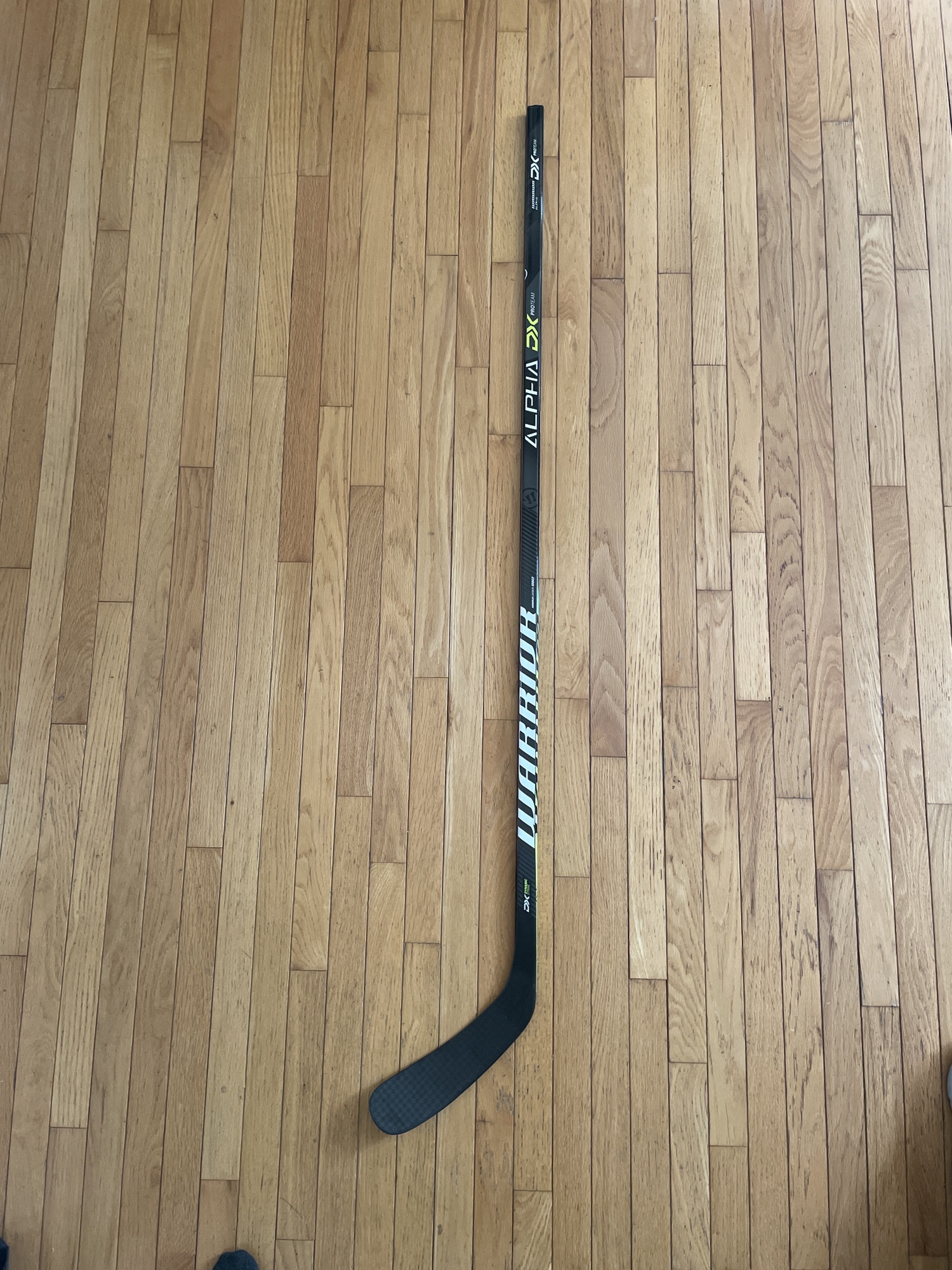 Senior Right Handed W03 Alpha DX Pro Team Hockey Stick SidelineSwap