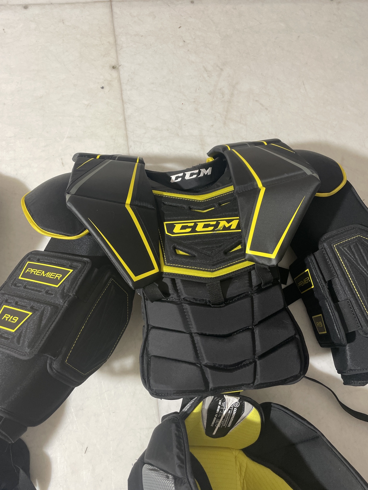 Hockey goalie Gear Pad Glove Blocker Skate Everything You Need