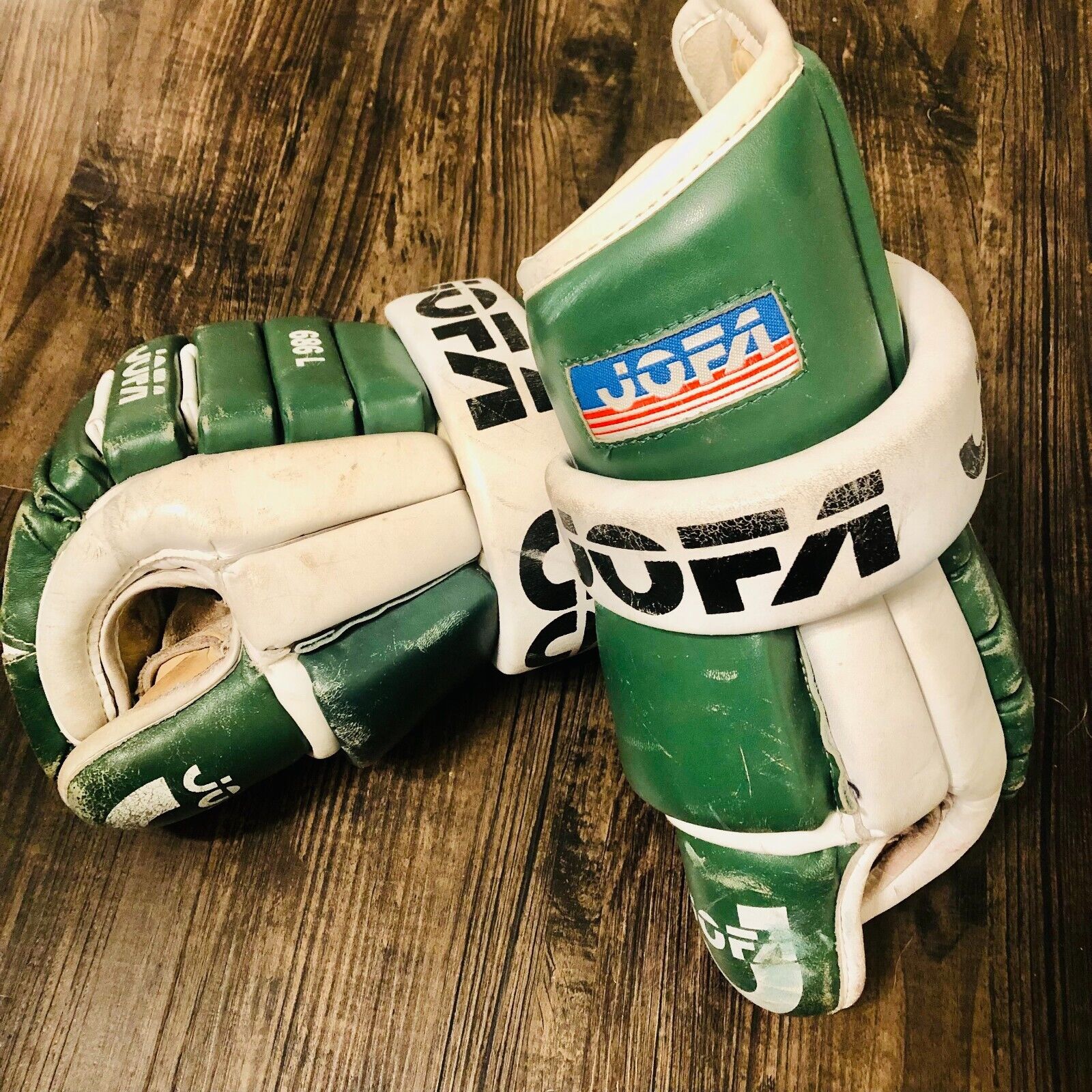 Vintage 1980's JOFA 686 L Ice Hockey Gloves Green & White SidelineSwap